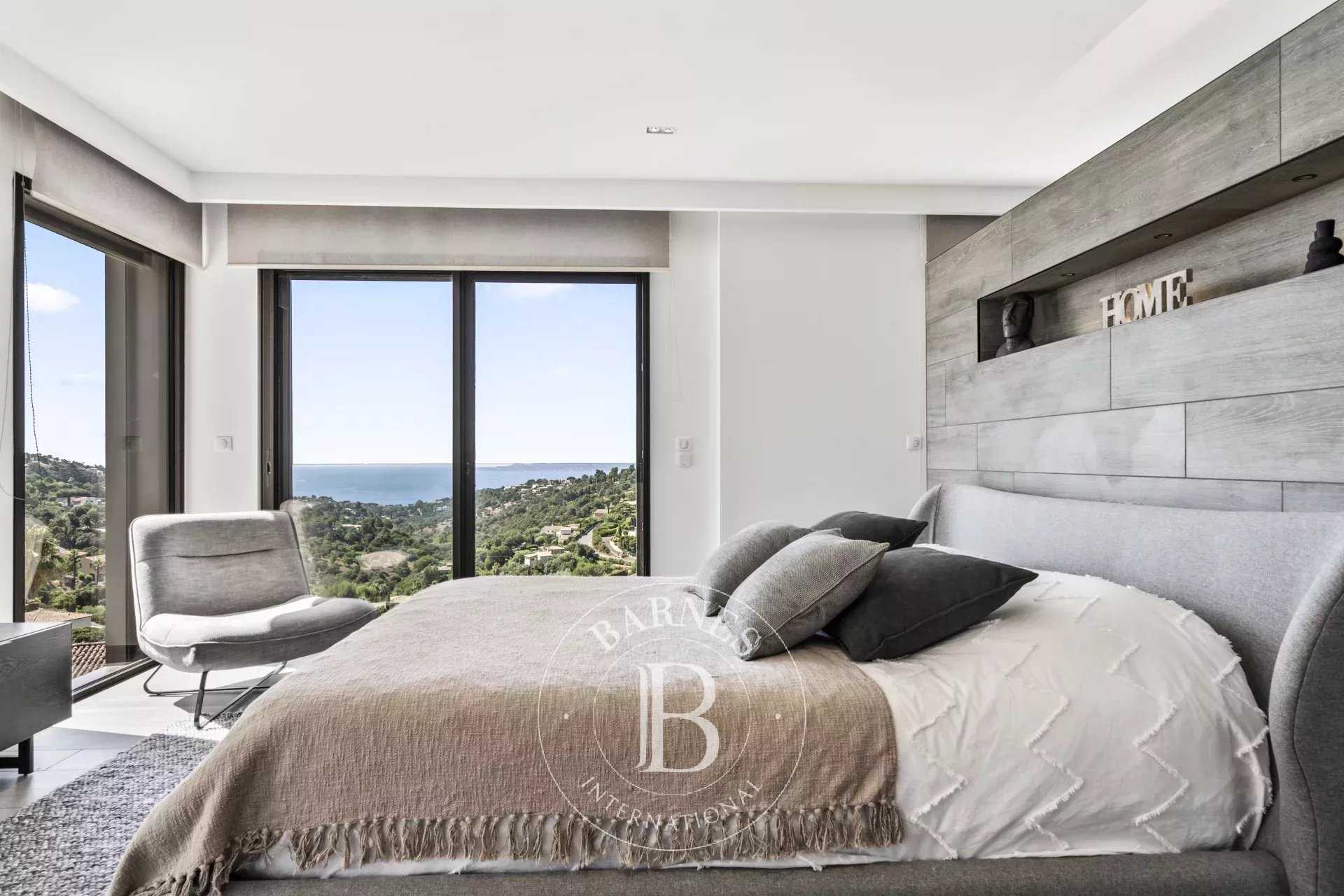 Roquebrune-sur-Argens  - Villa  4 Chambres