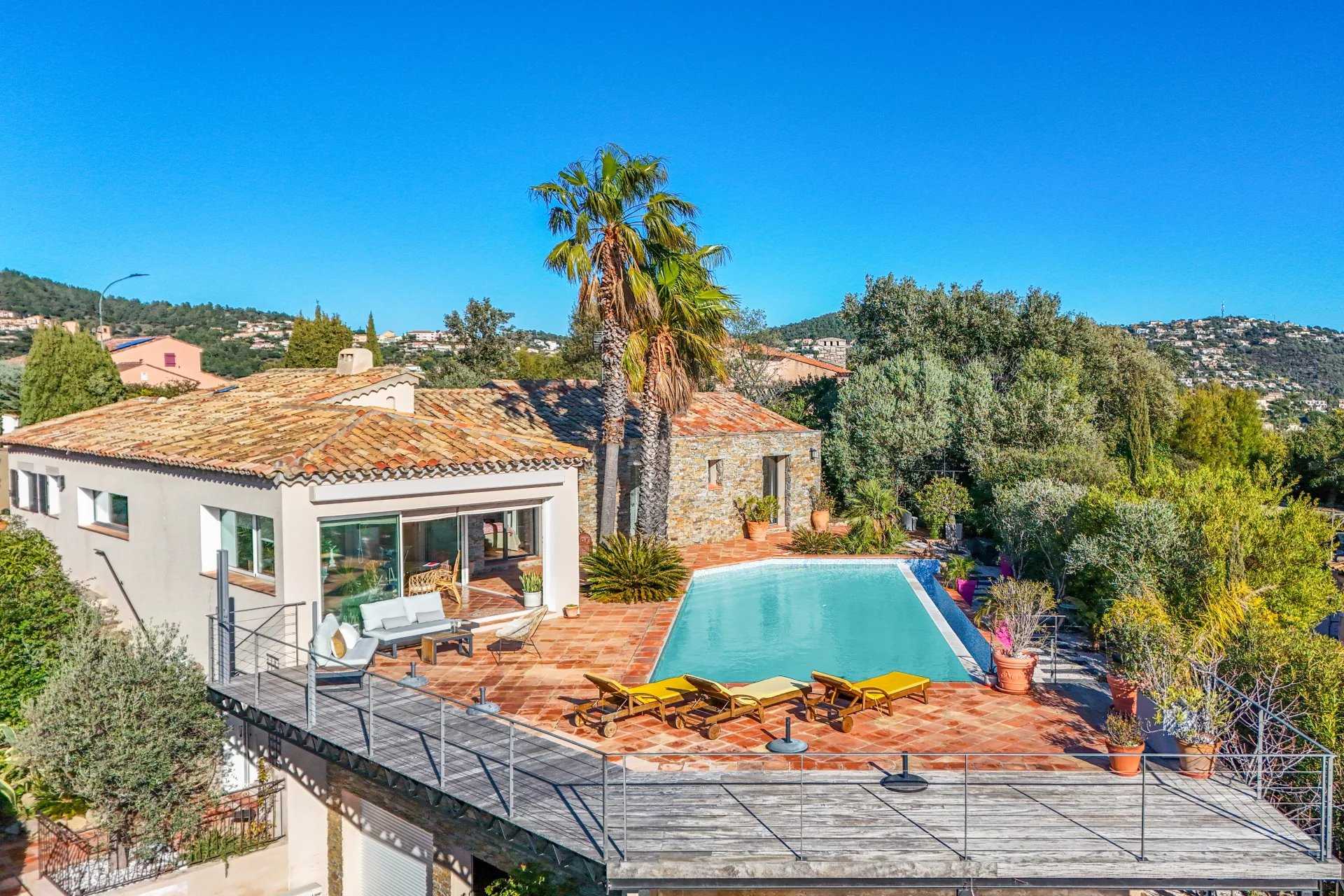 Roquebrune-sur-Argens  - Villa 7 Pi&egrave;ces 4 Chambres