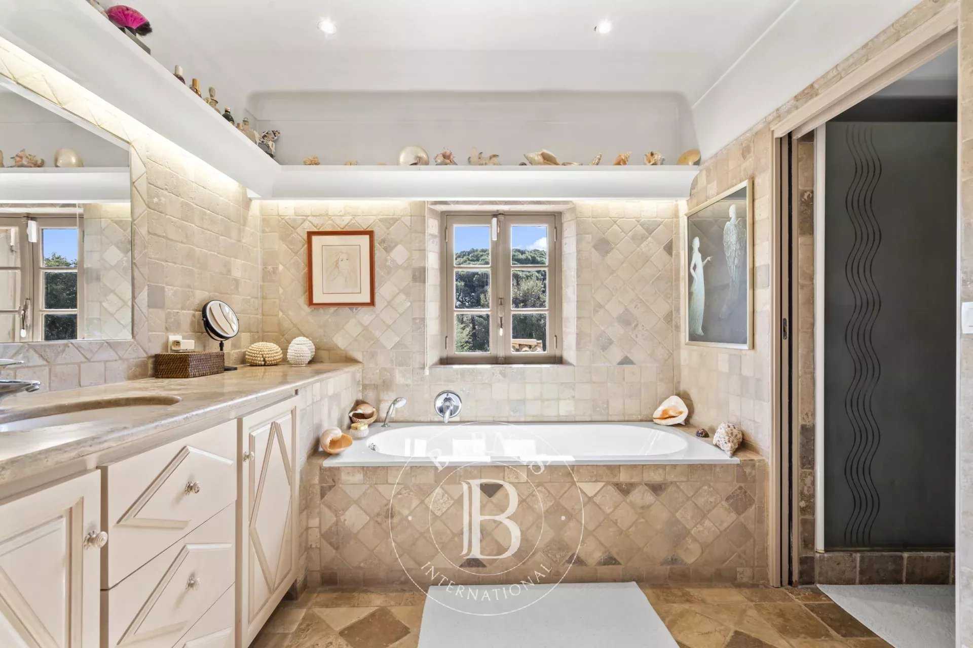 Grimaud  - Villa 9 Pi&egrave;ces 5 Chambres