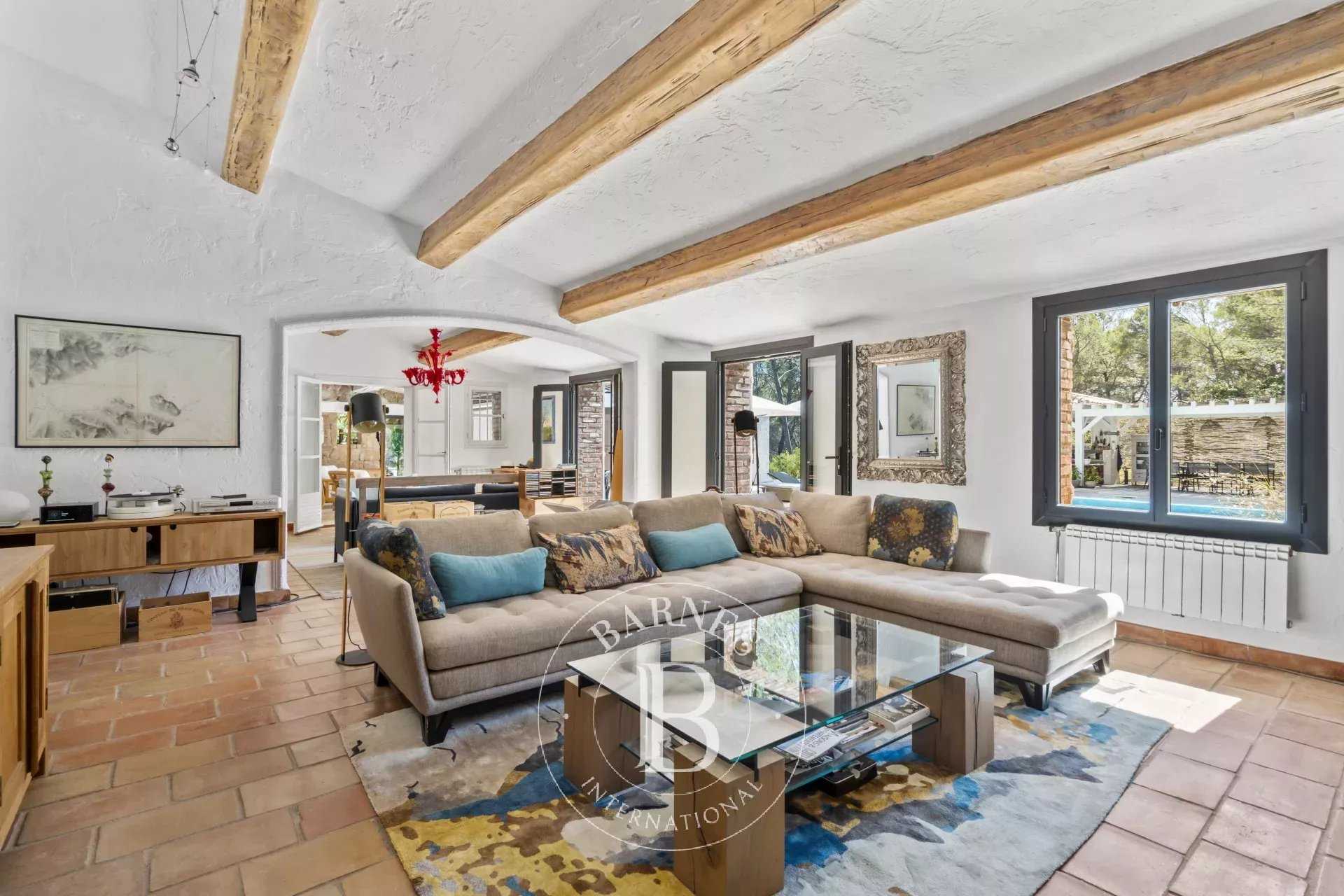 Puget-sur-Argens  - Villa 8 Pièces 5 Chambres