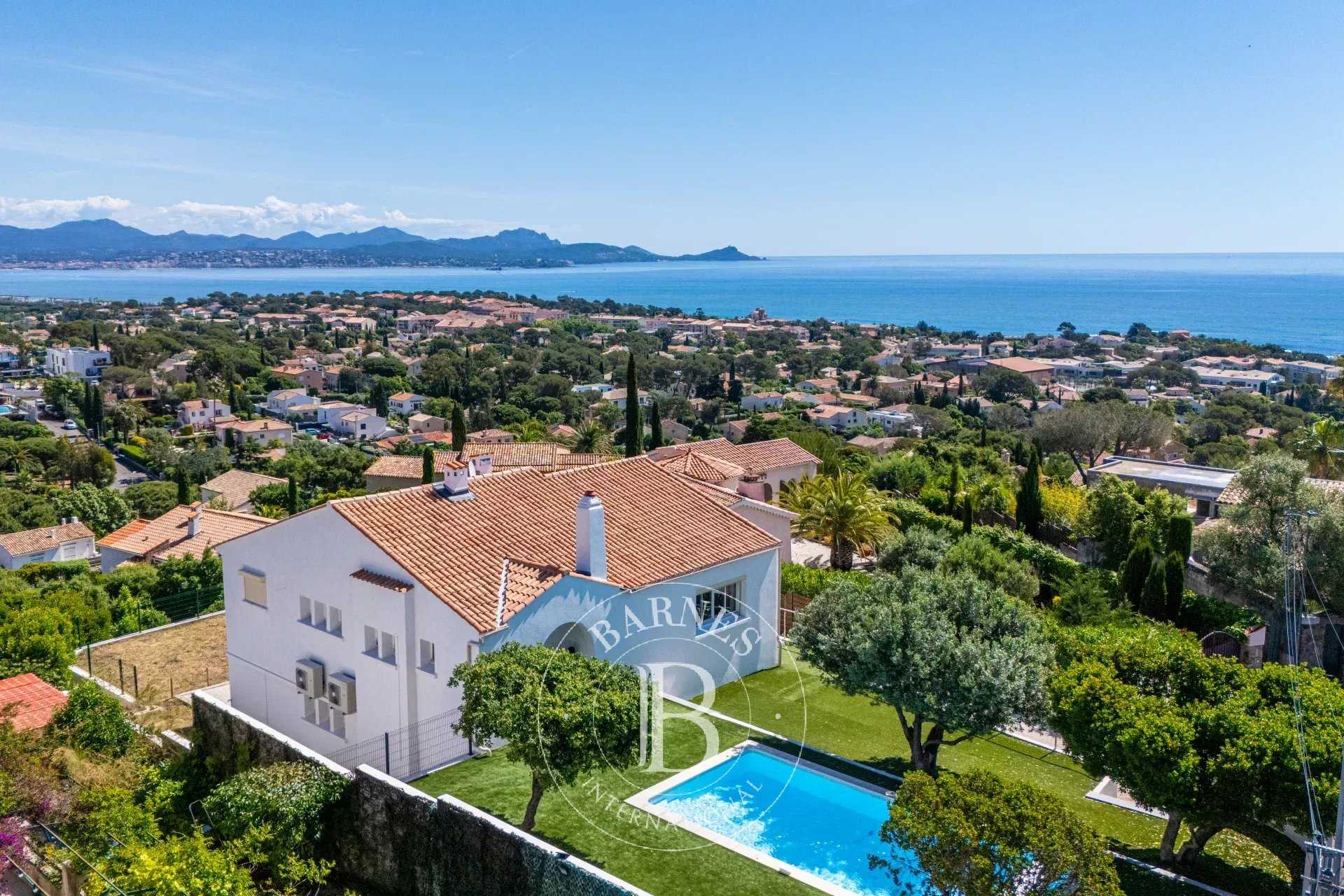 Villa Saint Aygulf  -  ref 85947871 (picture 1)