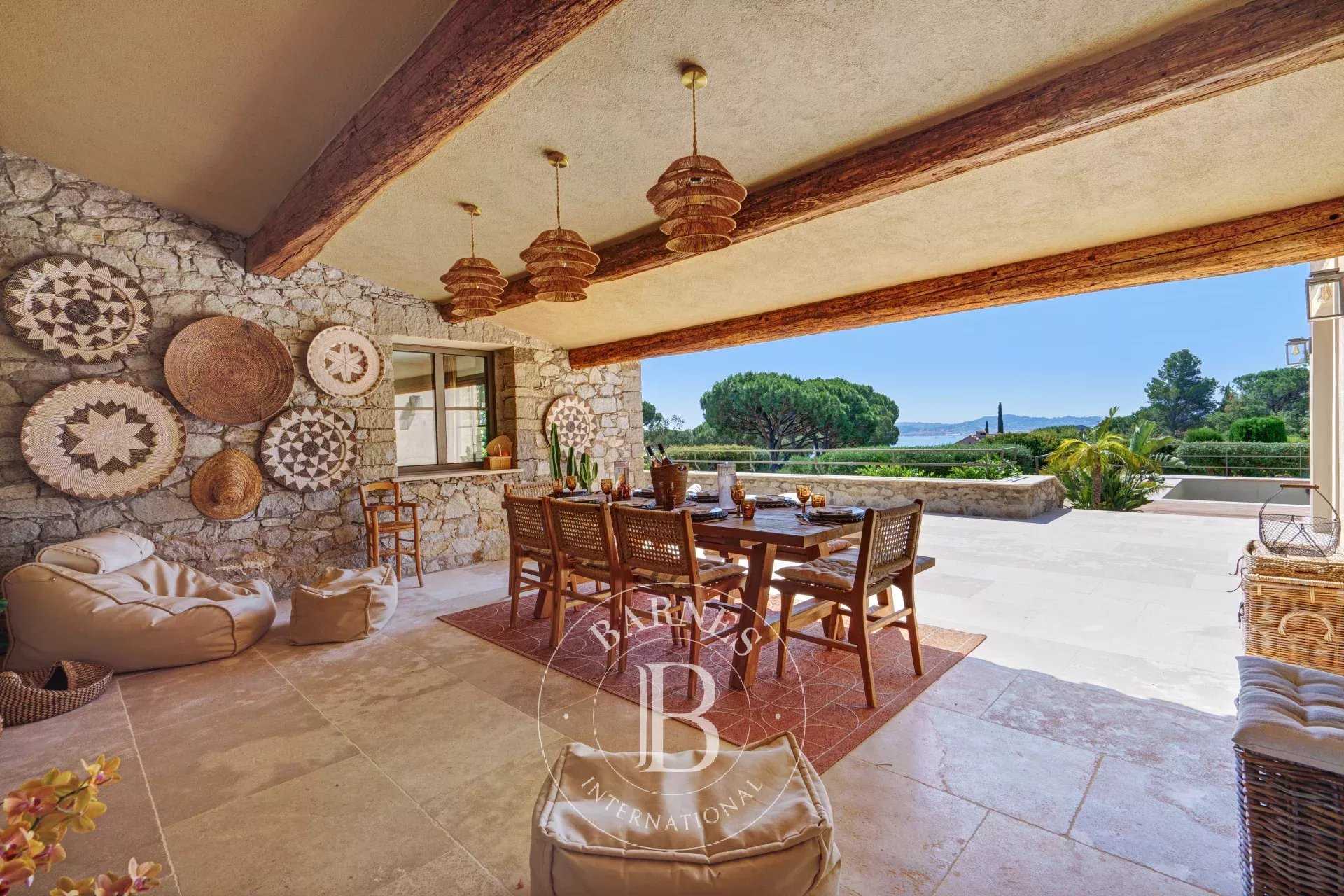 Villa Grimaud  -  ref 84842769 (picture 2)