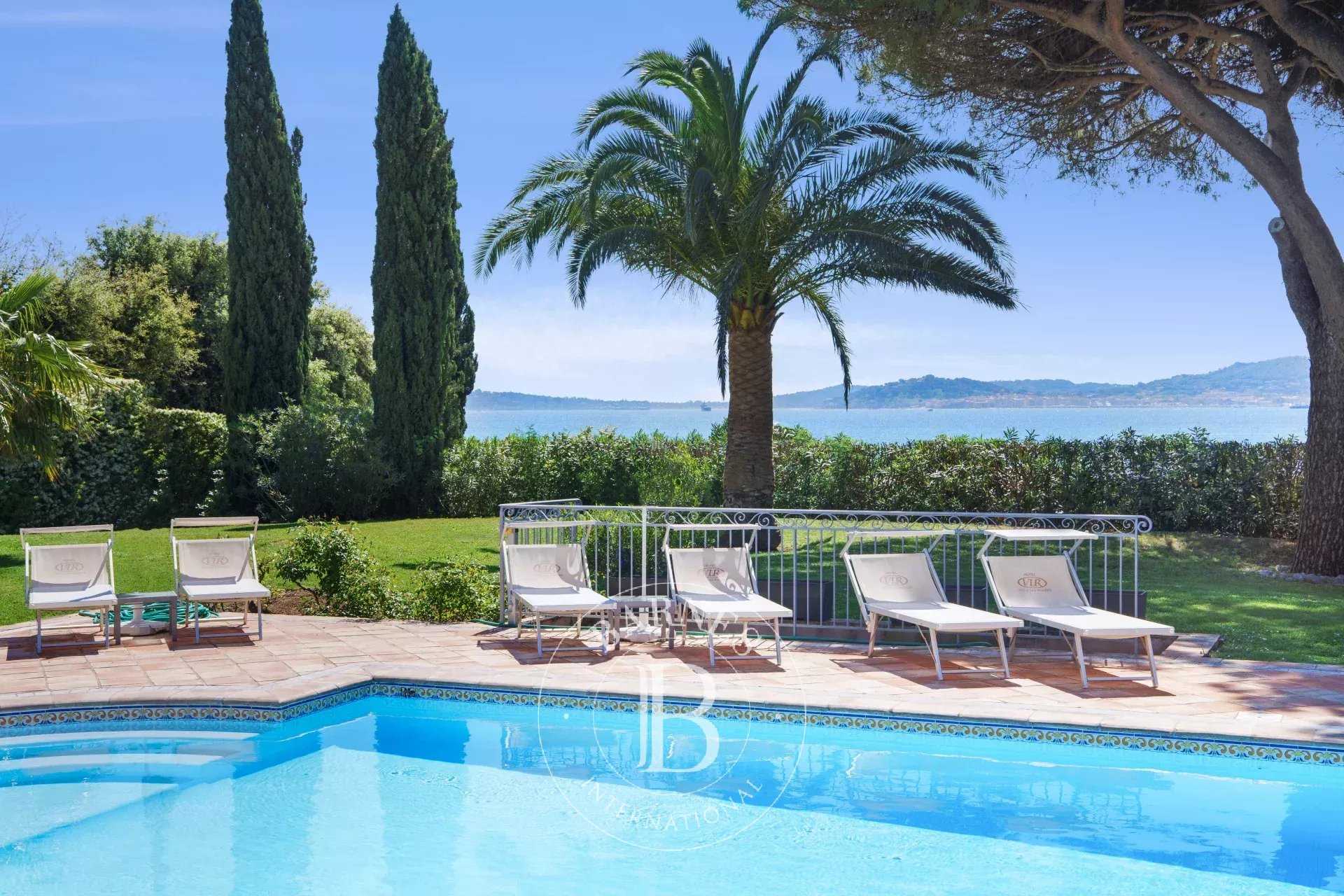 Grimaud  - Propriété 12 Pièces 12 Chambres