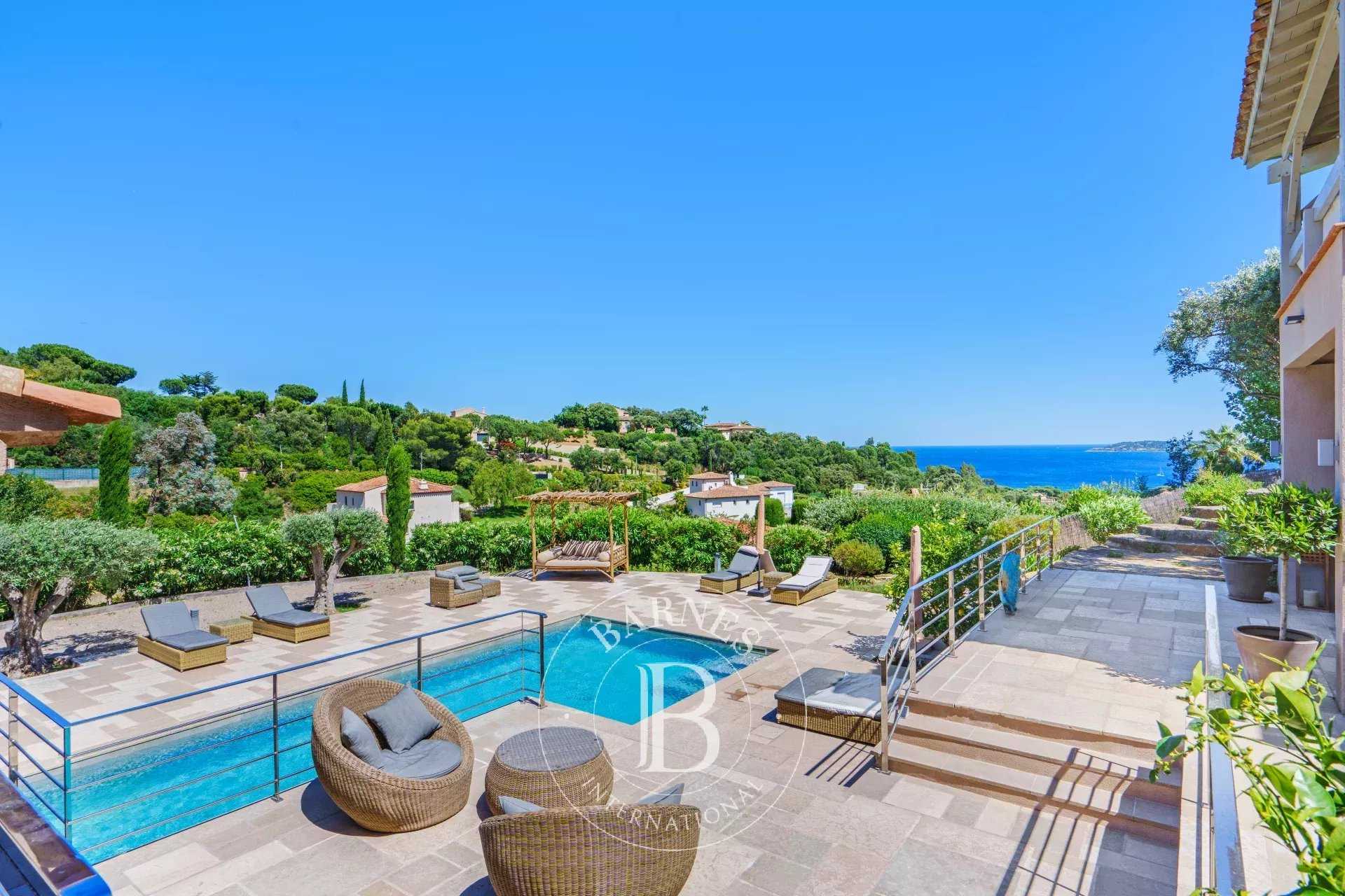 Villa Sainte-Maxime  -  ref 84765613 (picture 1)