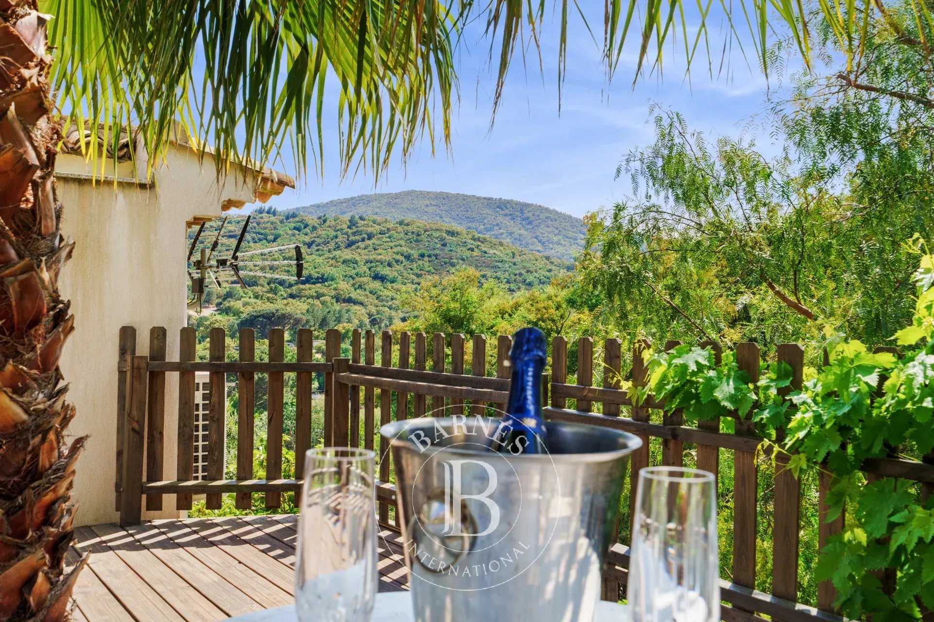 Villa Sainte-Maxime  -  ref 85898489 (picture 1)