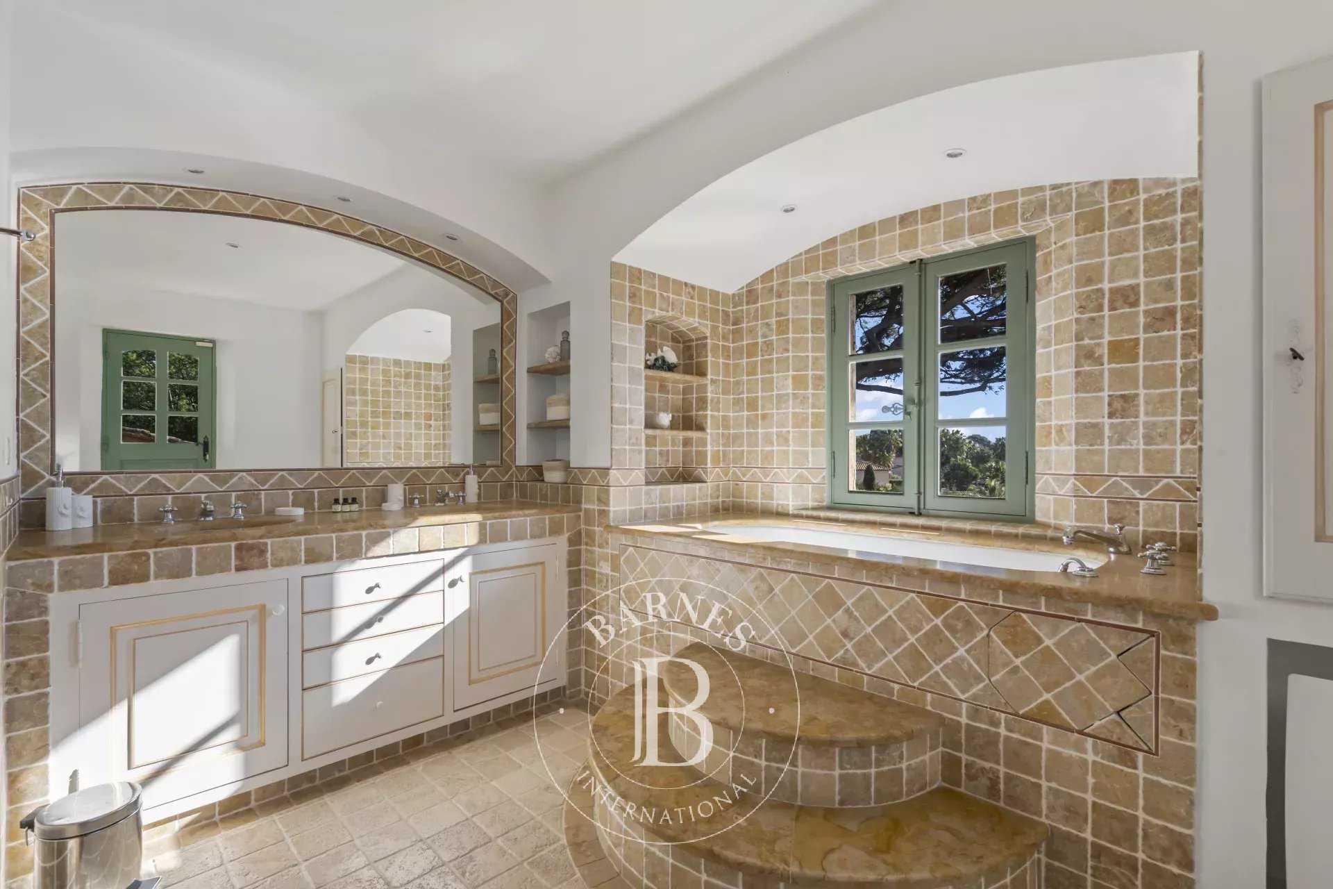 Villa Grimaud  -  ref 86583224 (picture 3)