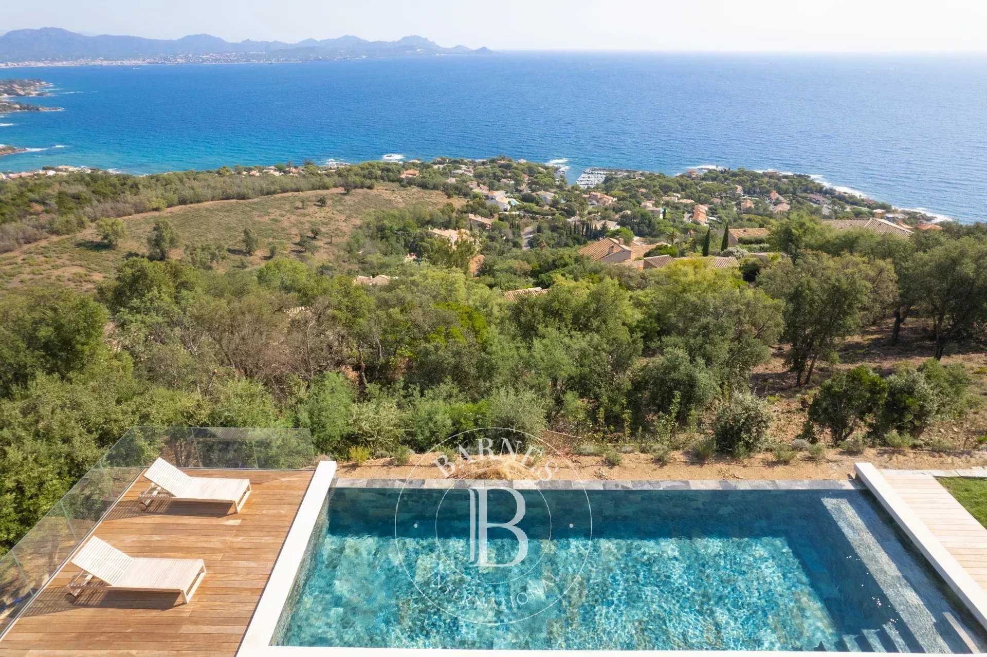 Villa Les Issambres  -  ref 83316825 (picture 1)