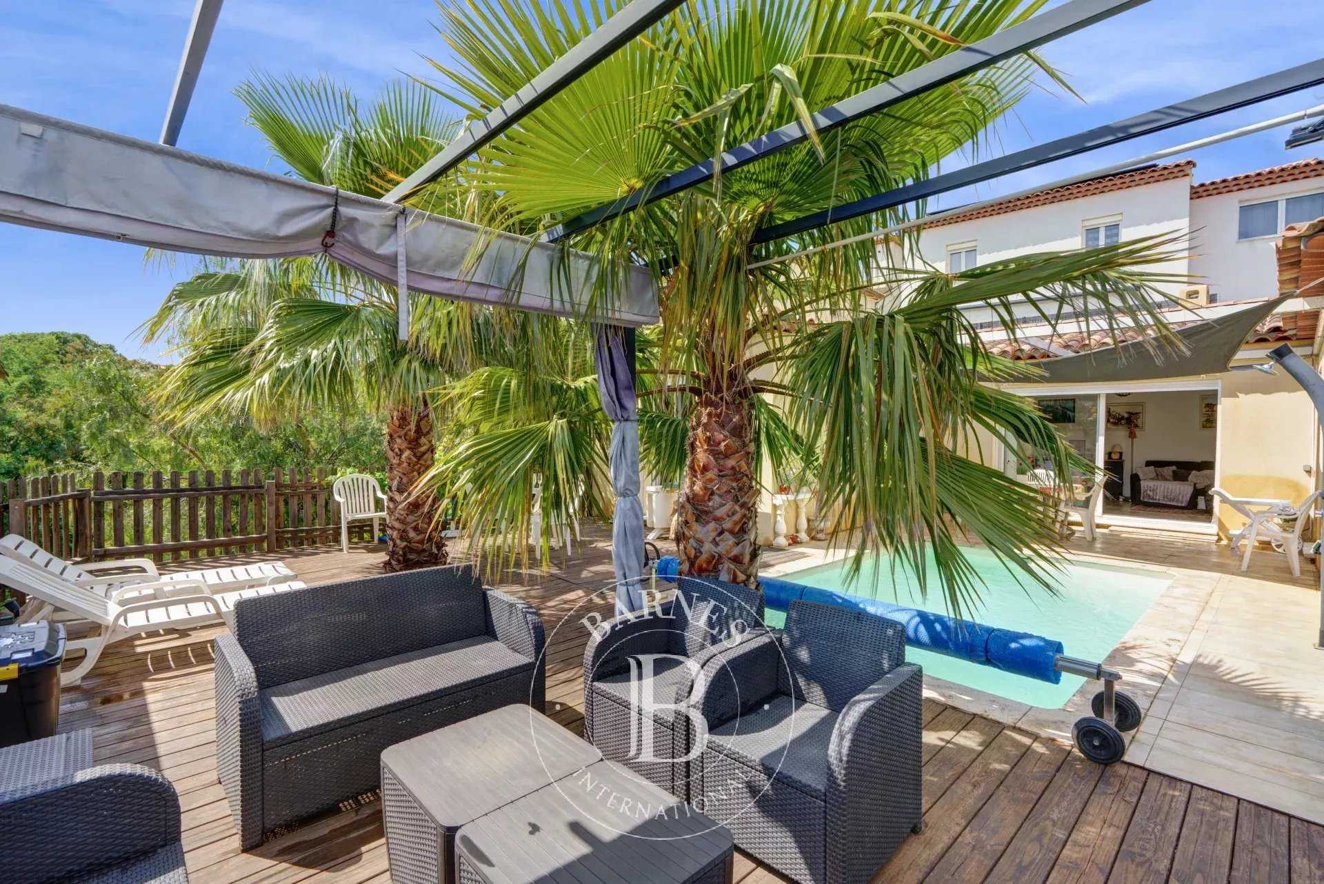 Villa Sainte-Maxime  -  ref 85898489 (picture 2)