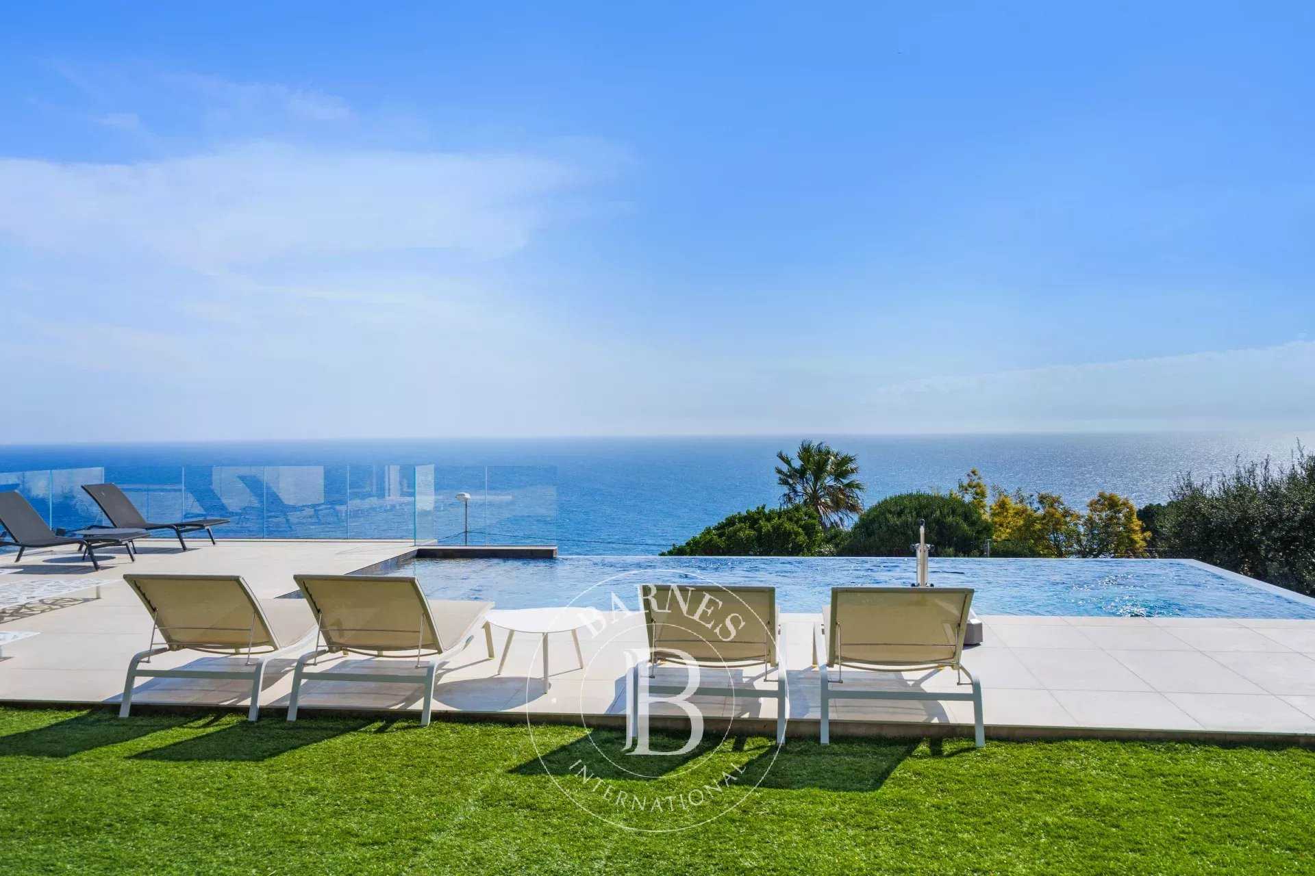 Villa Les Issambres  -  ref 85672677 (picture 2)