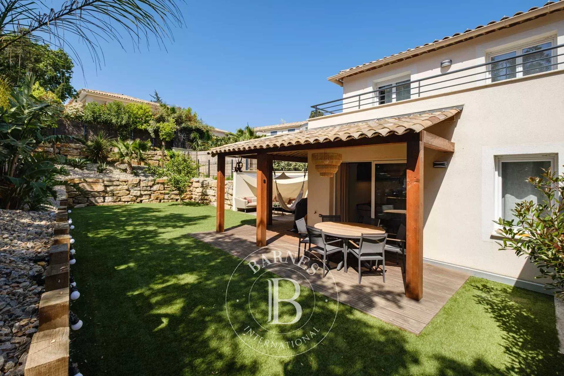 Villa Sainte-Maxime  -  ref 86947783 (picture 2)