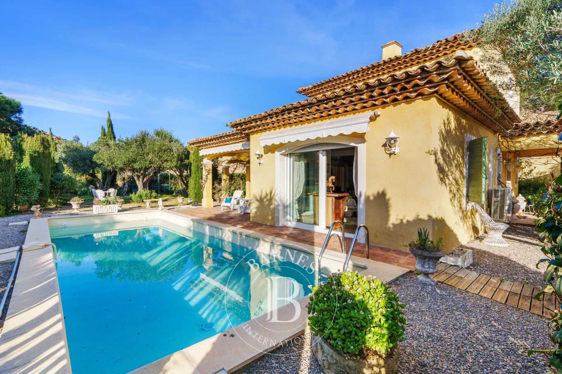 Villa Sainte-Maxime  -  ref 85676700 (picture 2)