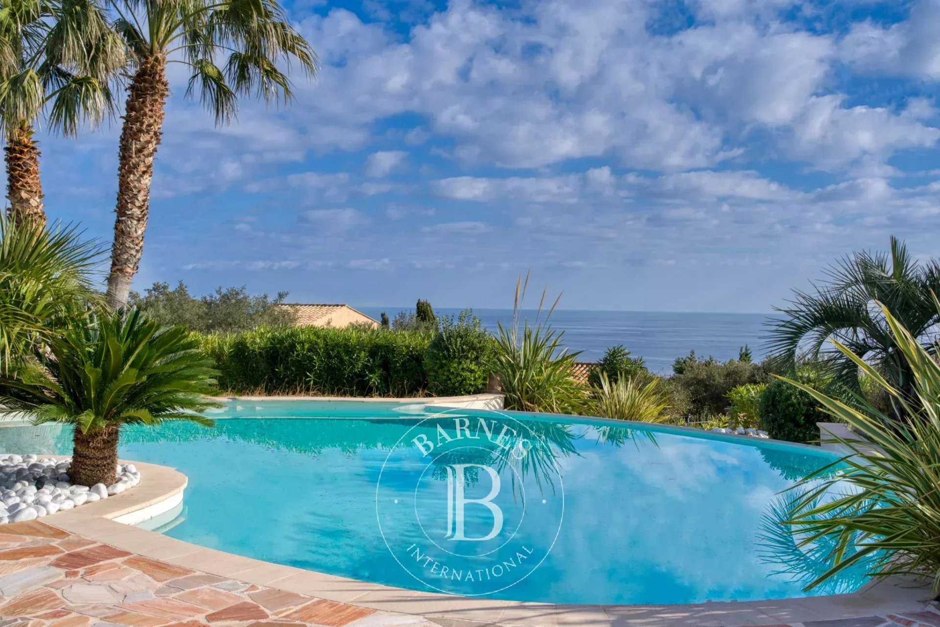 Villa Sainte-Maxime - Ref 5895821