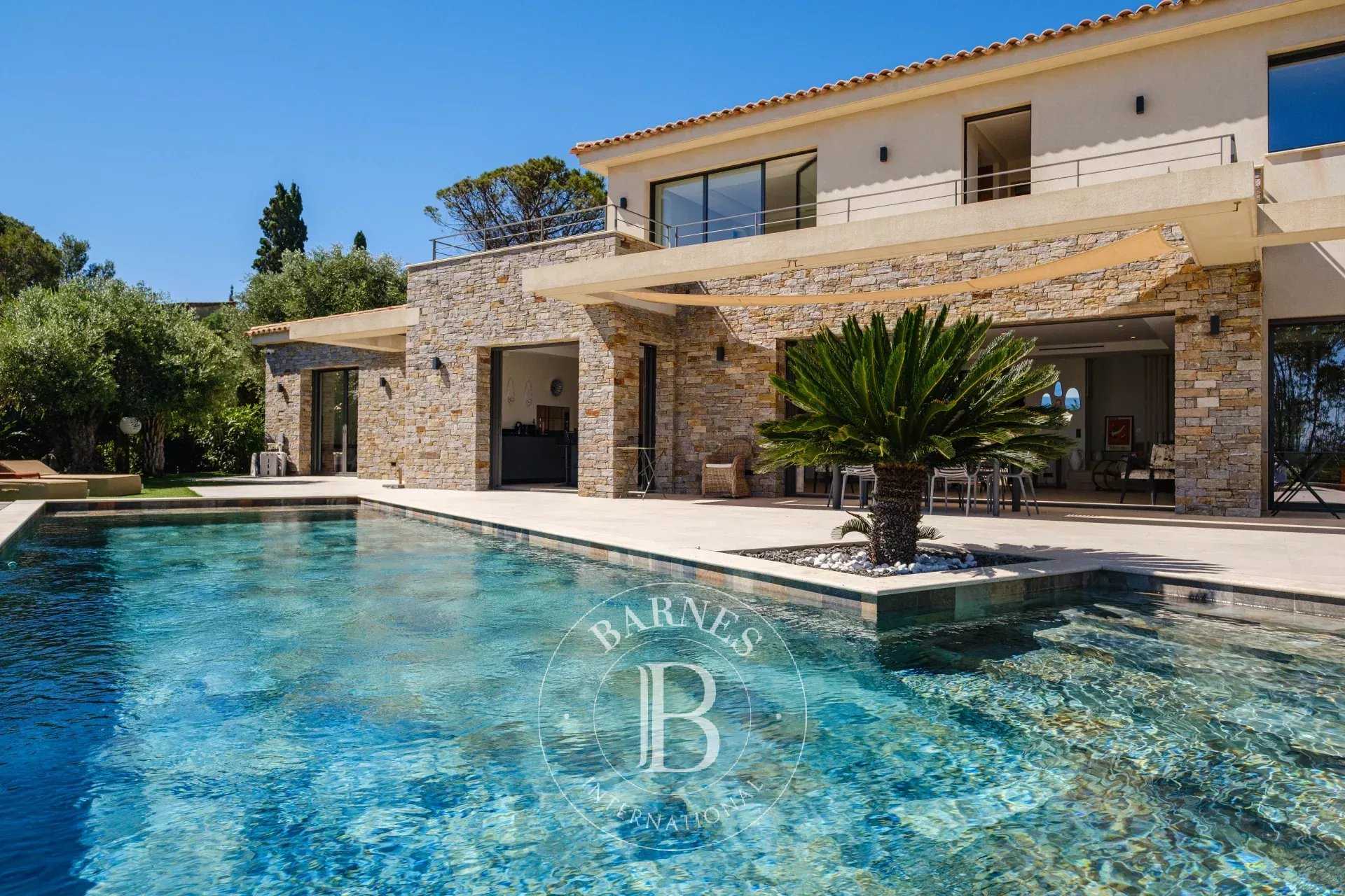 Villa Sainte-Maxime  -  ref 82933995 (picture 2)