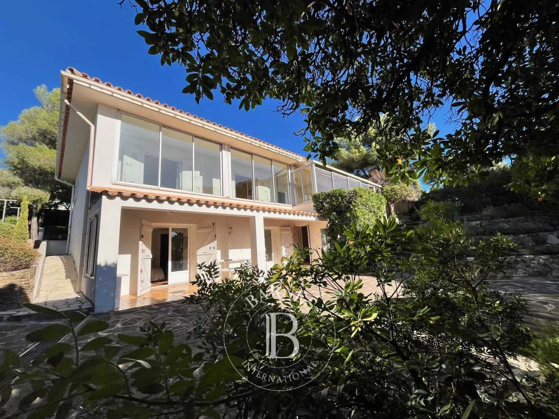 Maison Les Issambres  -  ref 86382000 (picture 1)