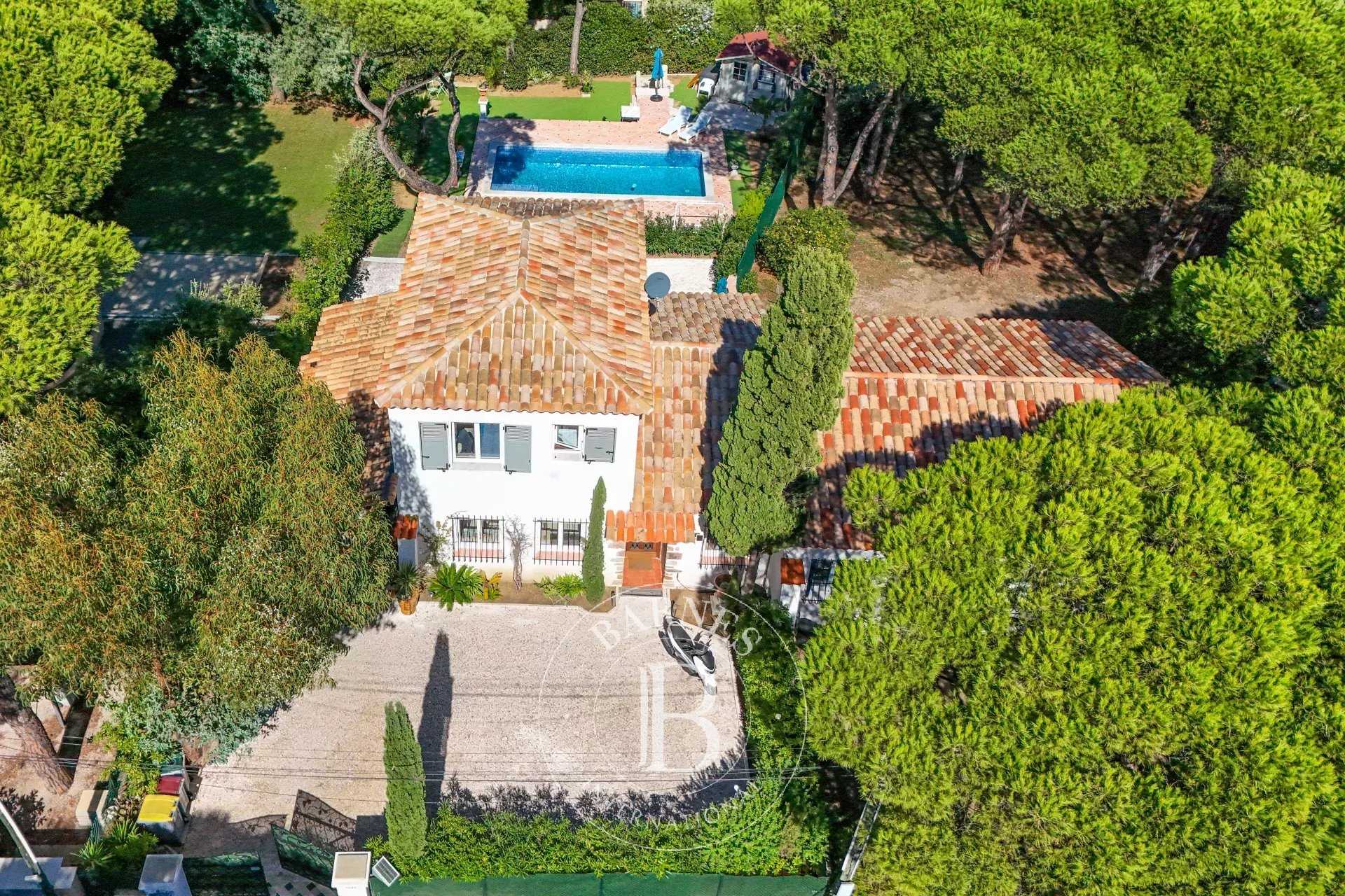 Villa Sainte-Maxime  -  ref 86333035 (picture 1)