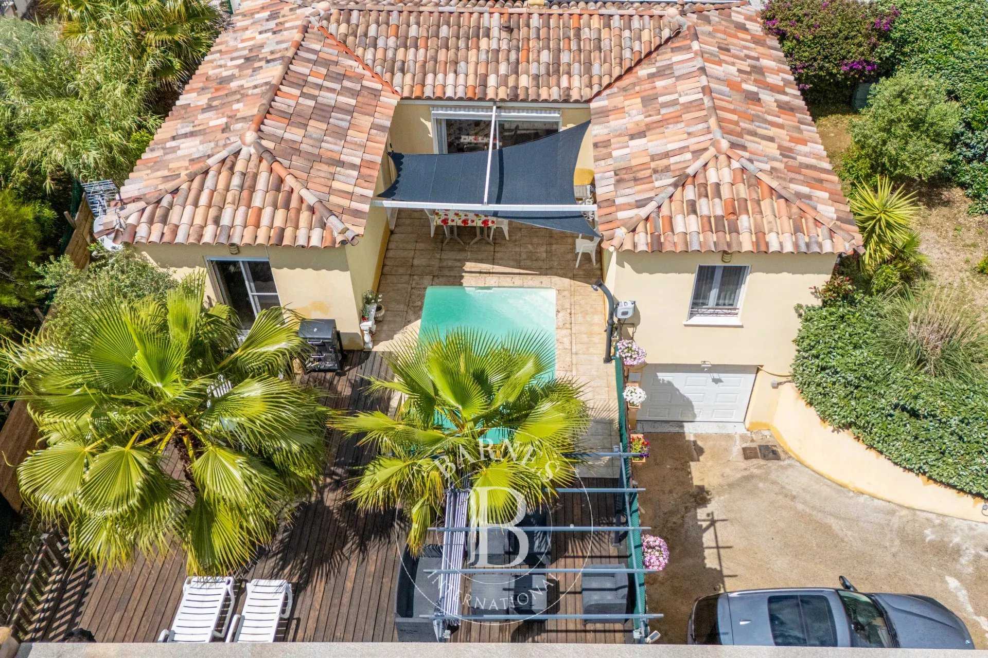 Villa Sainte-Maxime  -  ref 85898489 (picture 1)