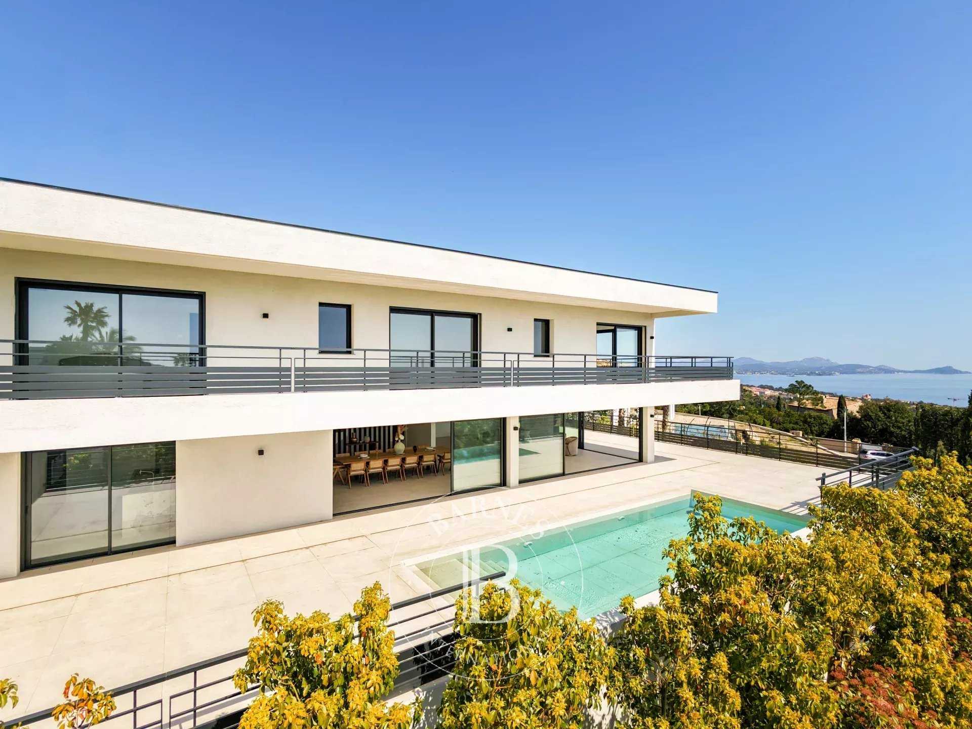 Villa Sainte-Maxime  -  ref 85909837 (picture 1)