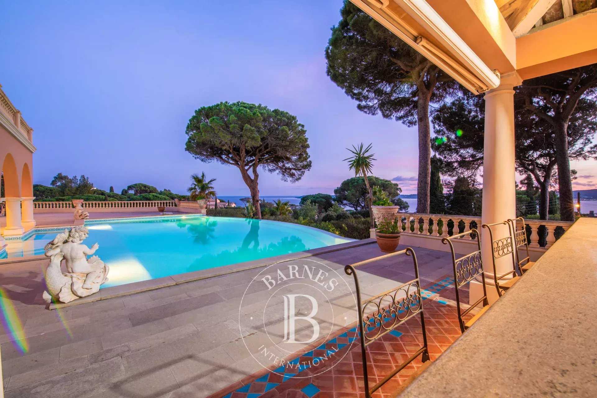 Villa Sainte-Maxime  -  ref 85472223 (picture 2)
