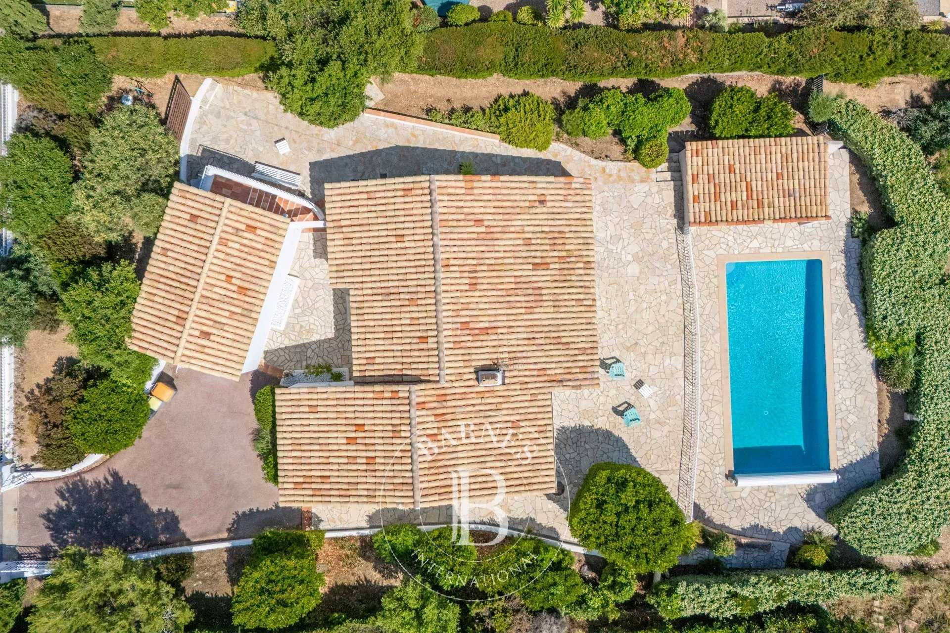Villa Saint Aygulf  -  ref 86018479 (picture 1)