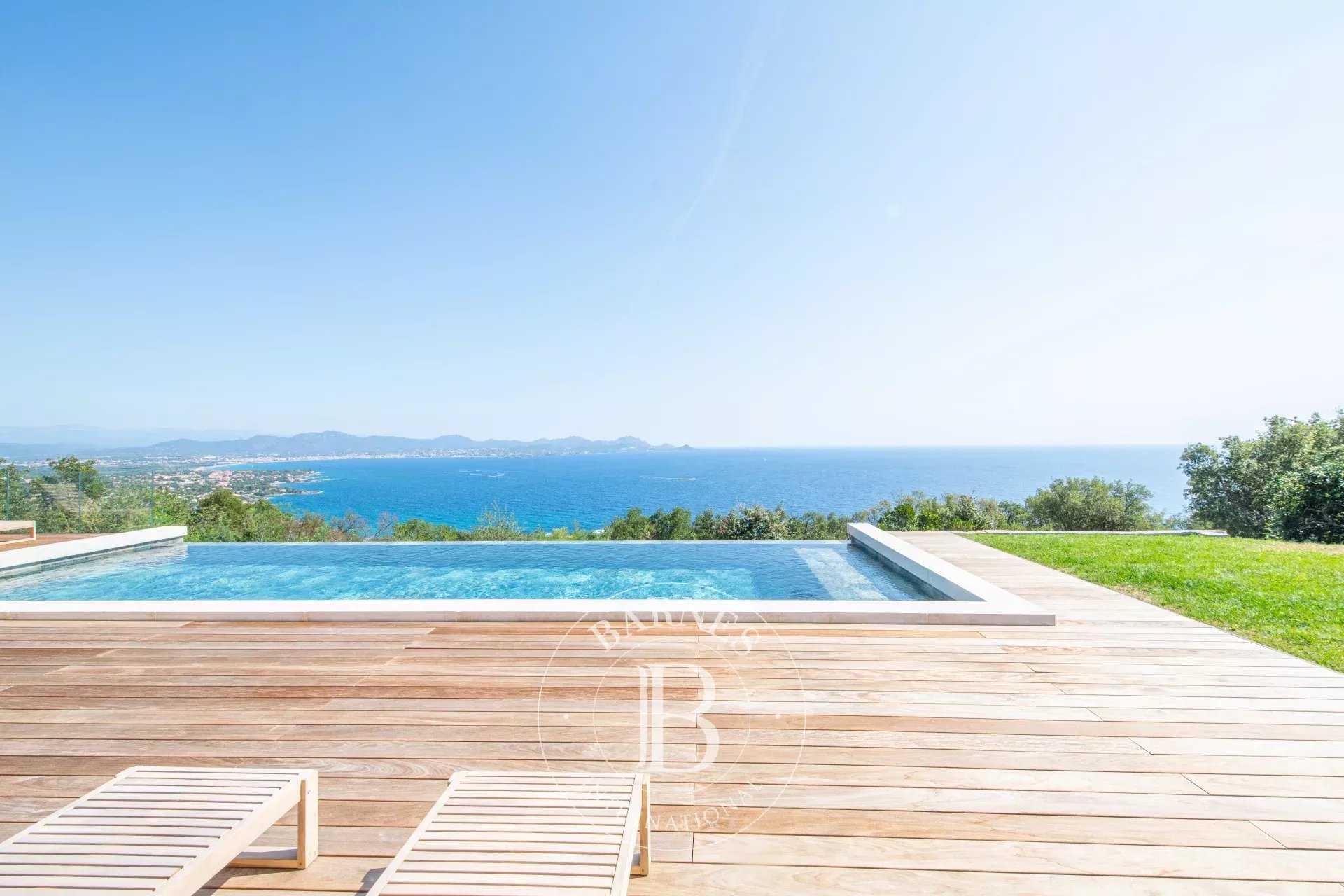 Villa Les Issambres  -  ref 83316825 (picture 1)