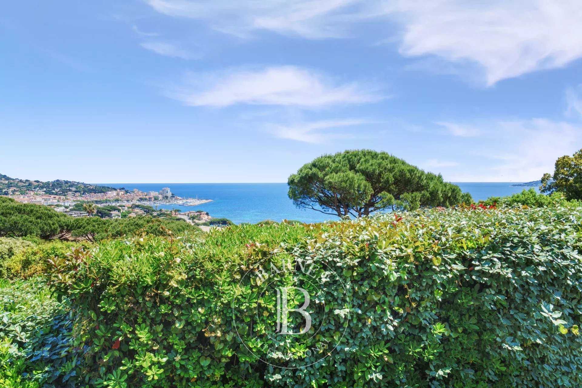 Villa Sainte-Maxime  -  ref 85960290 (picture 1)