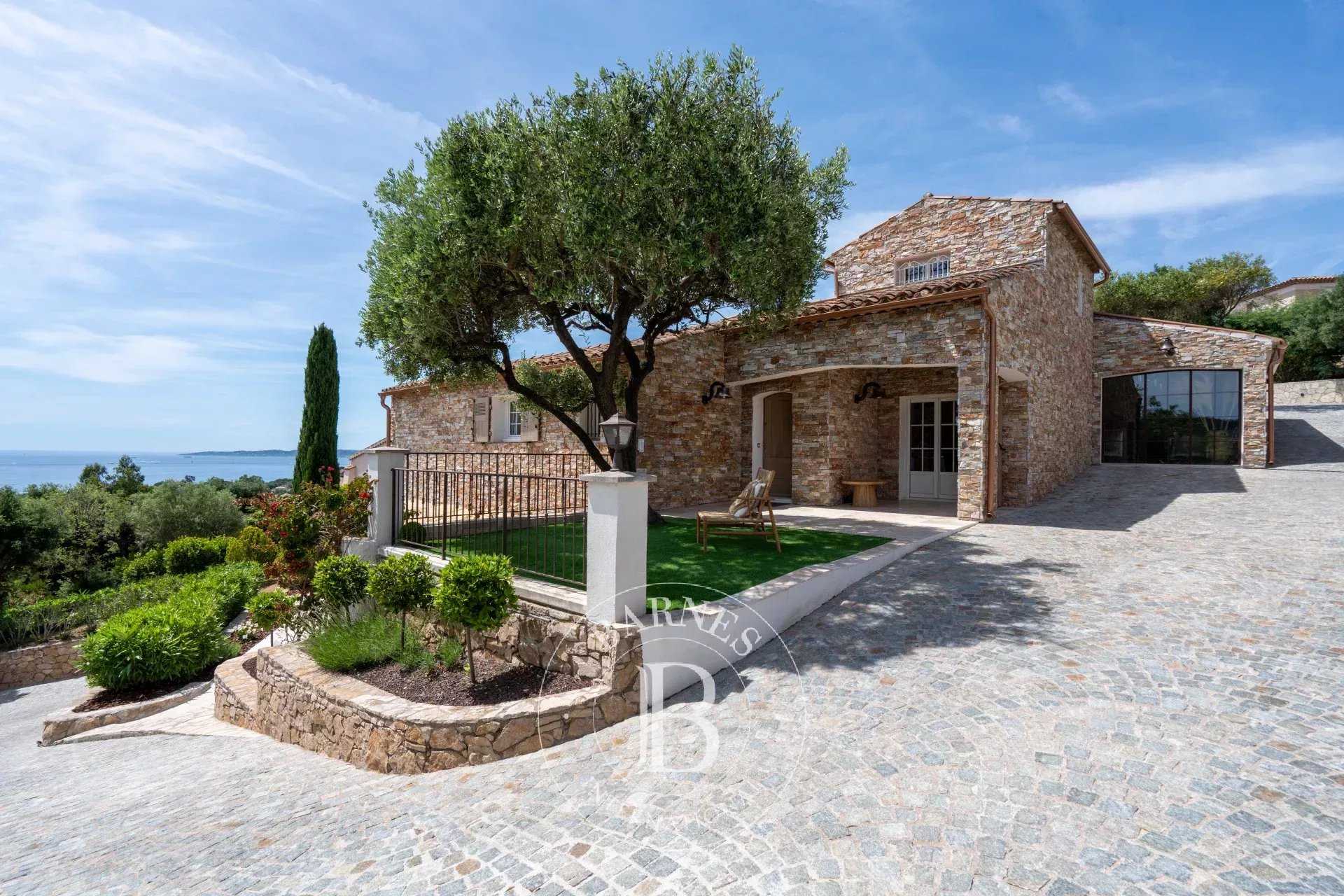 Villa Les Issambres  -  ref 85951688 (picture 1)