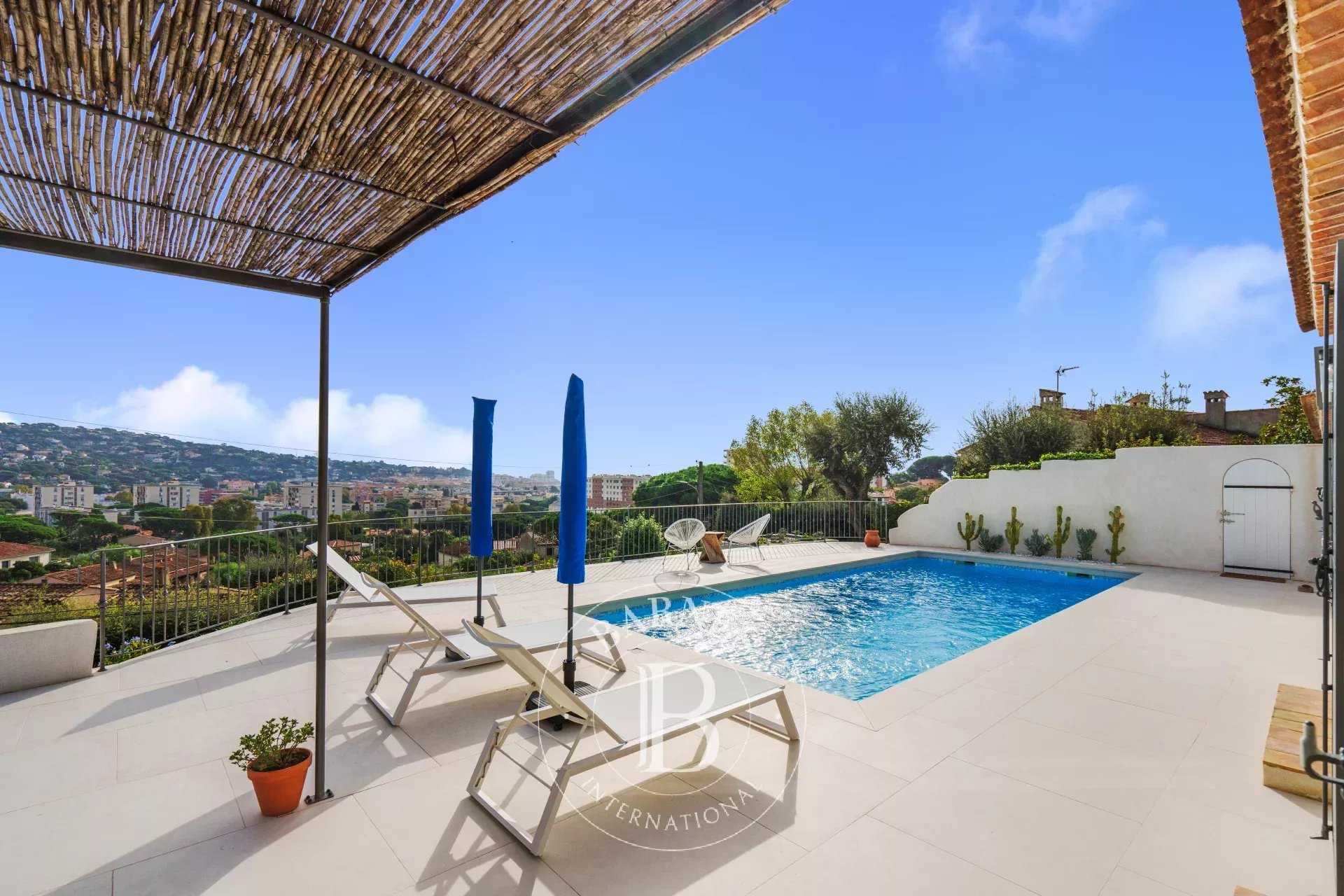 Villa Sainte-Maxime  -  ref 85300505 (picture 1)