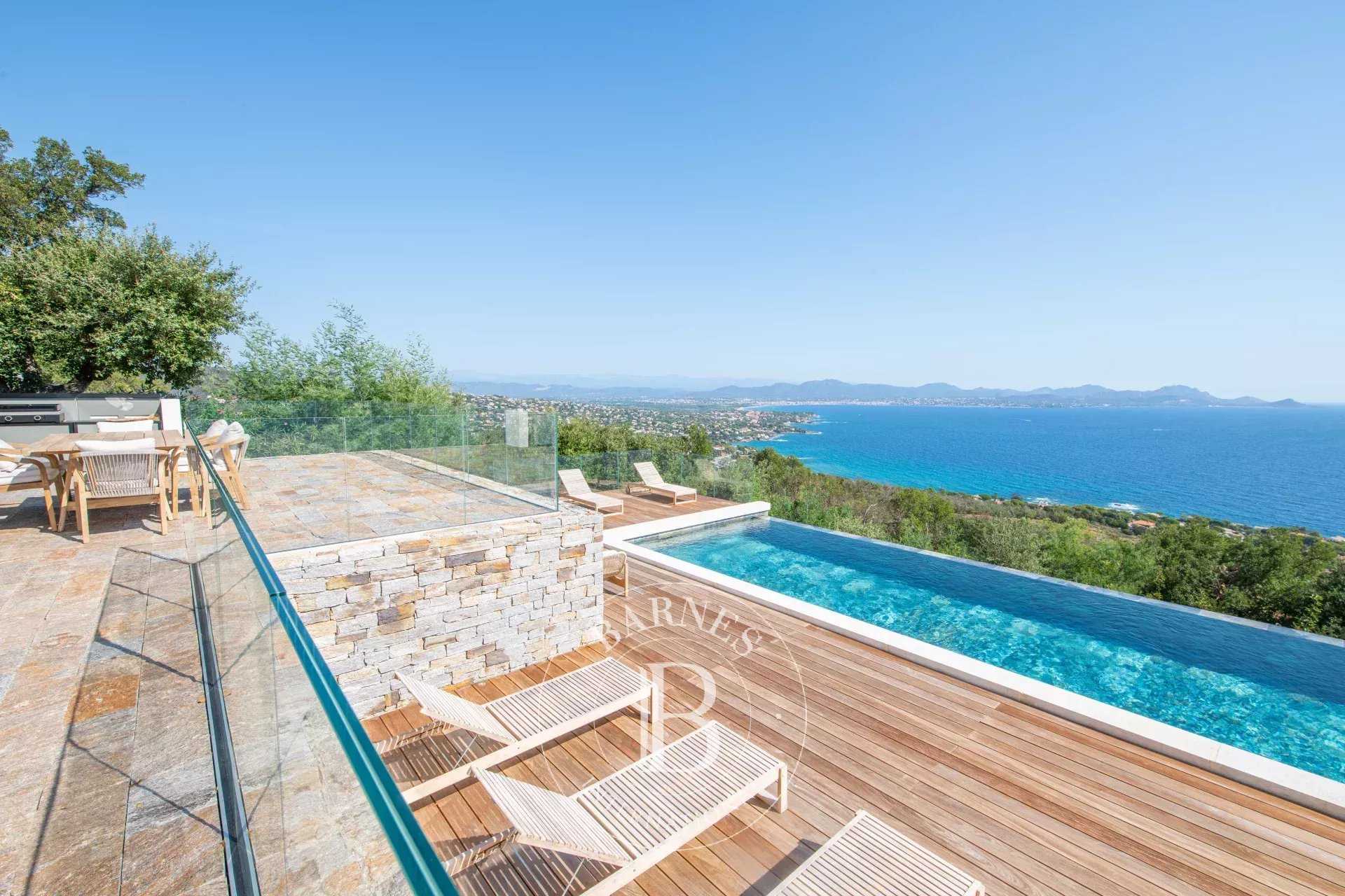 Villa Les Issambres  -  ref 83316825 (picture 1)