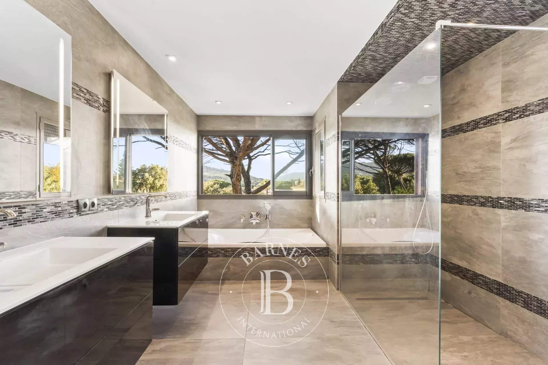 Sainte-Maxime  - Villa 6 Pi&egrave;ces 5 Chambres - picture 9