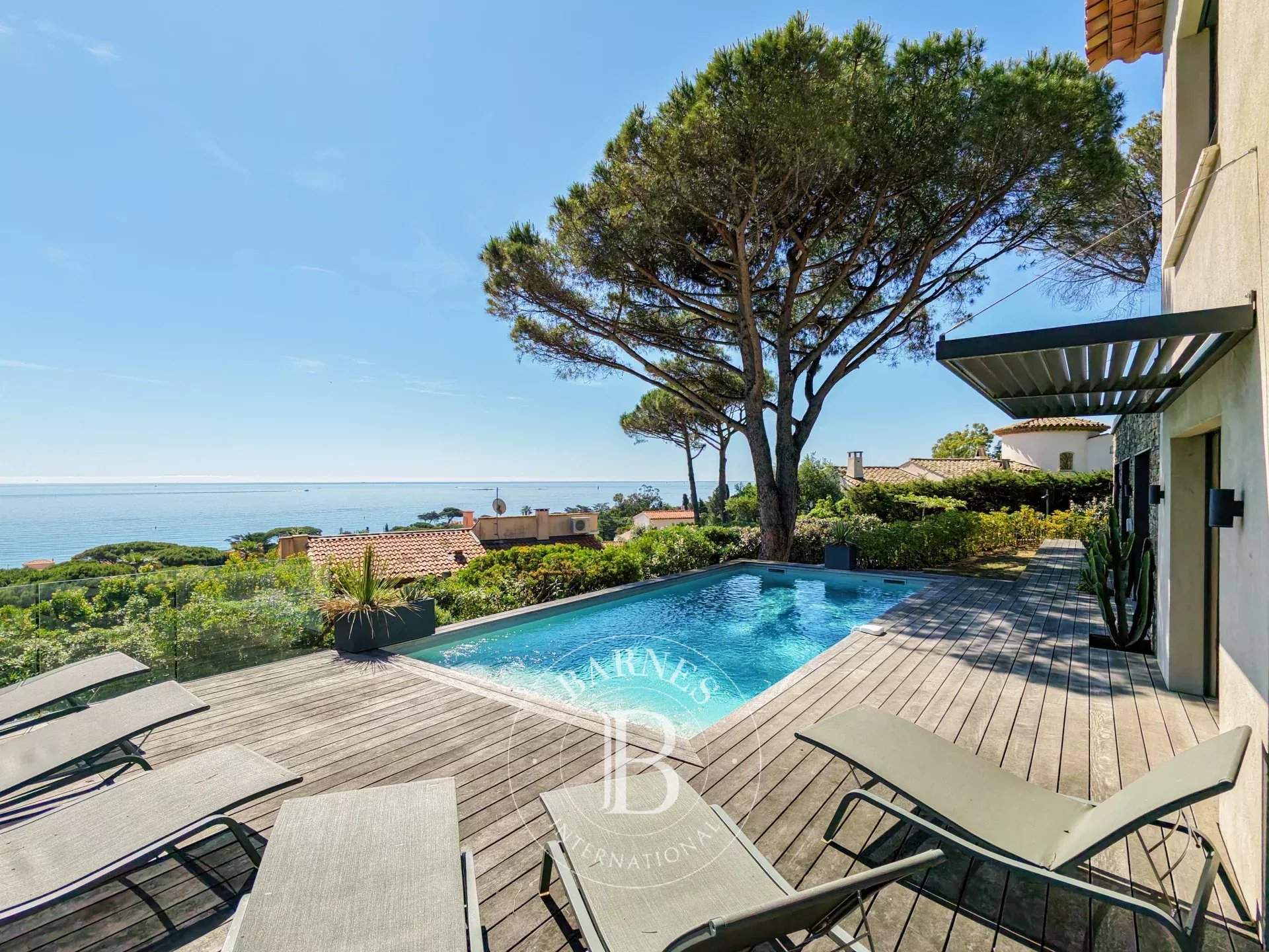 SEASONAL RENTAL - SAINTE-MAXIME - MODERN VILLA - 6 BEDROOMS - SEA VIEW picture 14