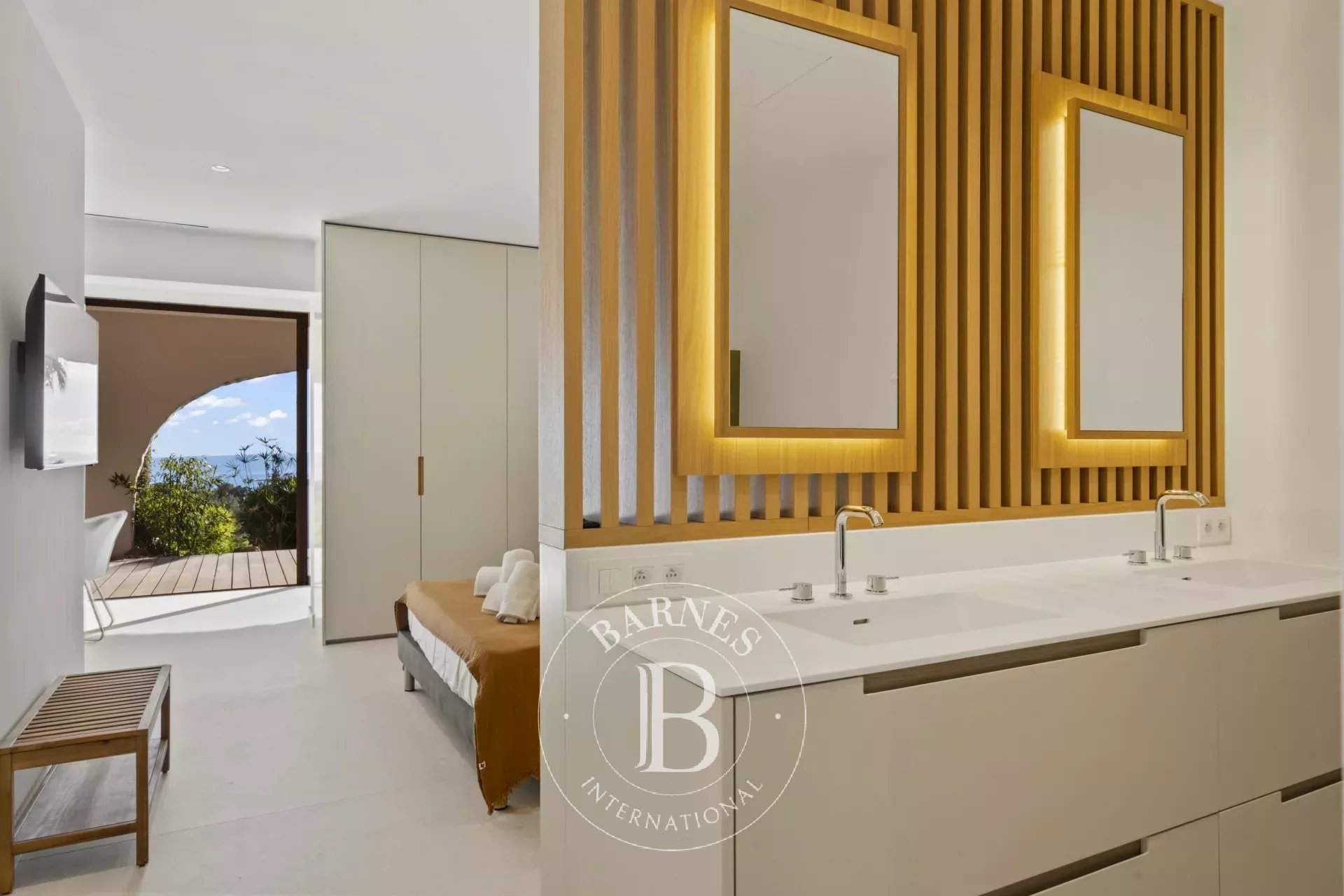 Sainte-Maxime  - Property 7 Bedrooms - picture 11