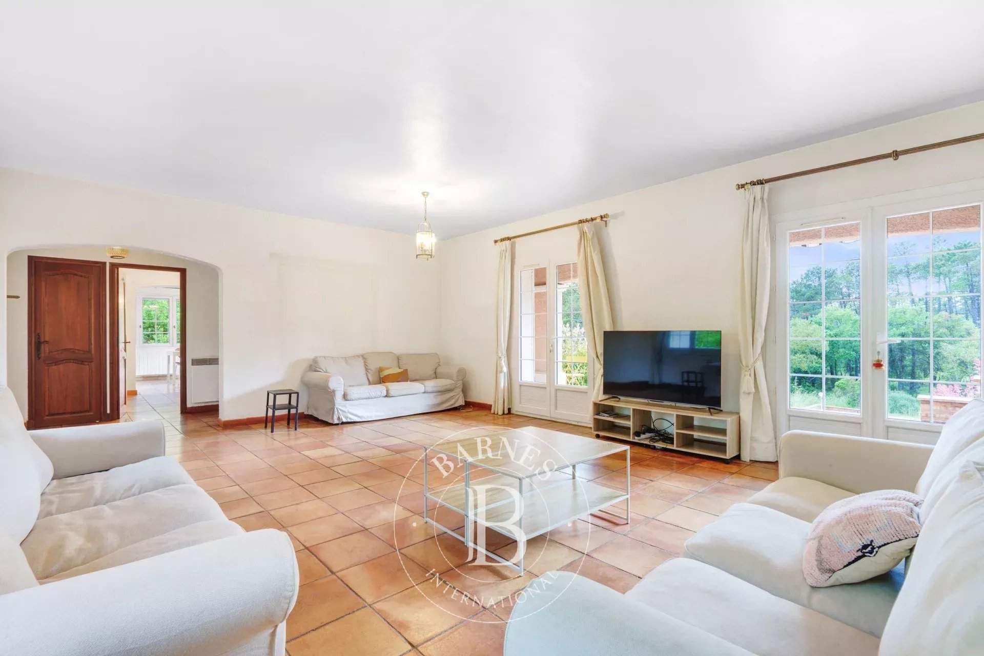 Le Muy  - Villa 5 Bedrooms - picture 4