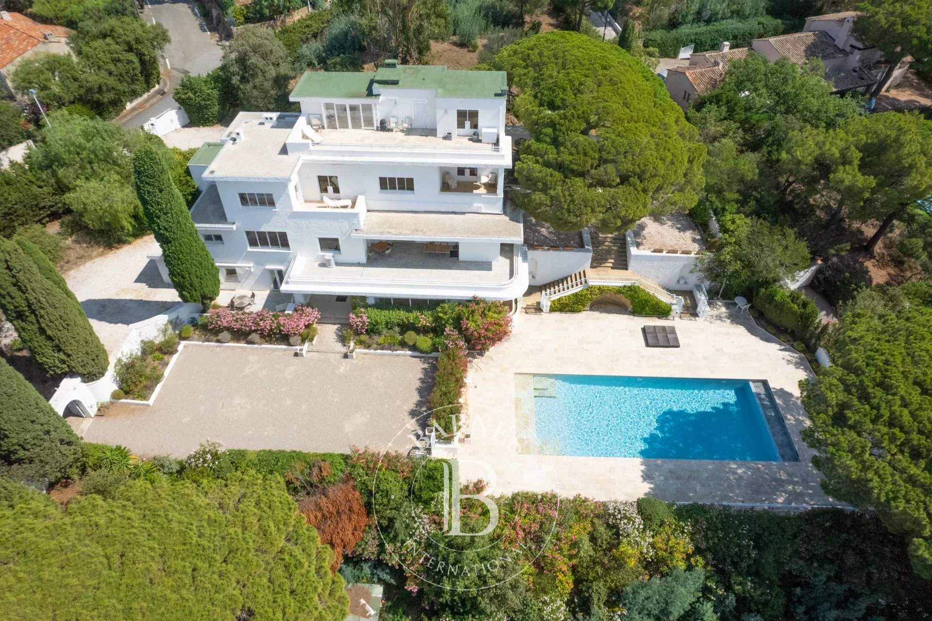 Sainte-Maxime  - Property 7 Bedrooms - picture 9