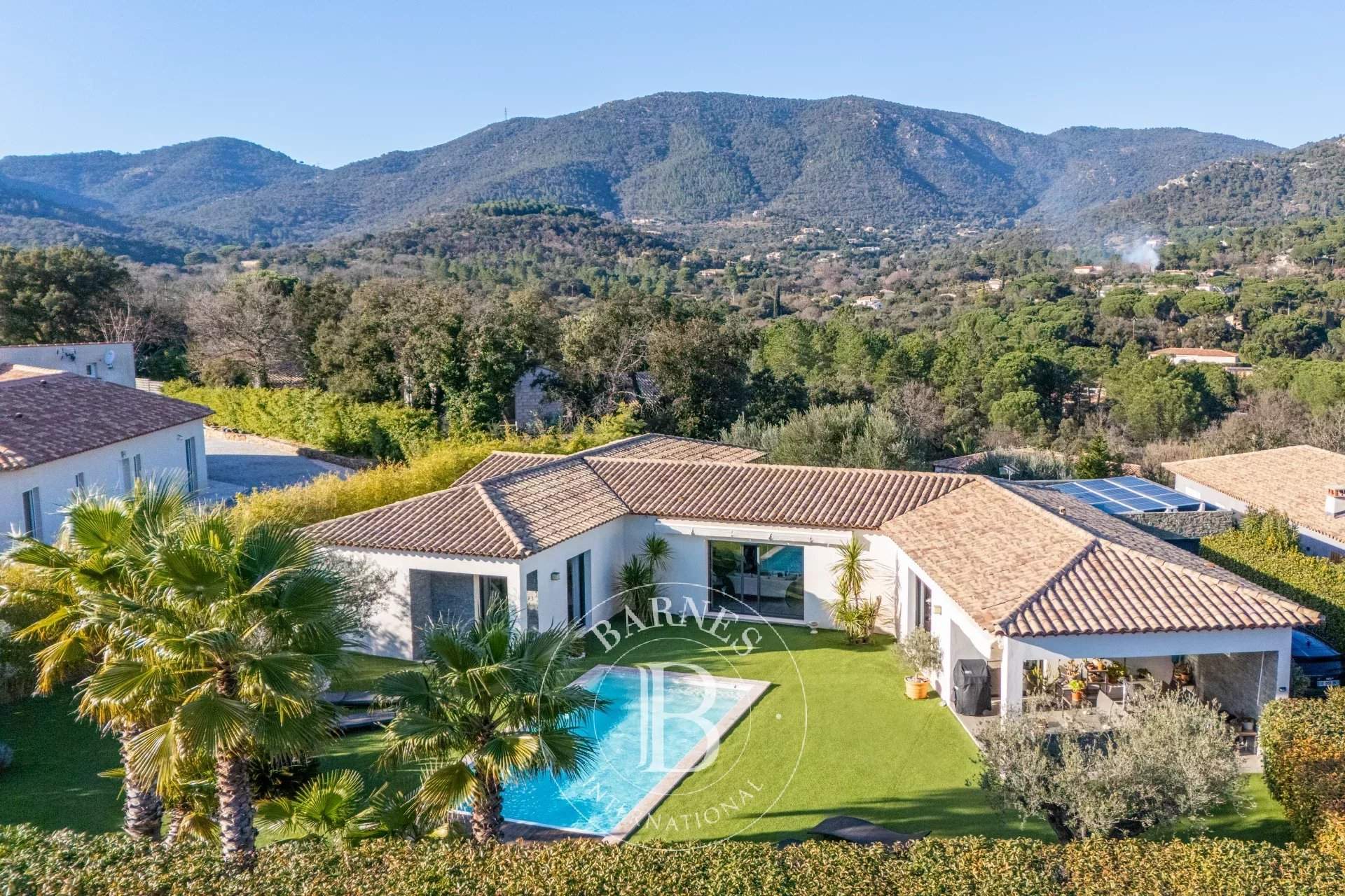 Le Plan-de-la-Tour  - Villa 4 Bedrooms - picture 1