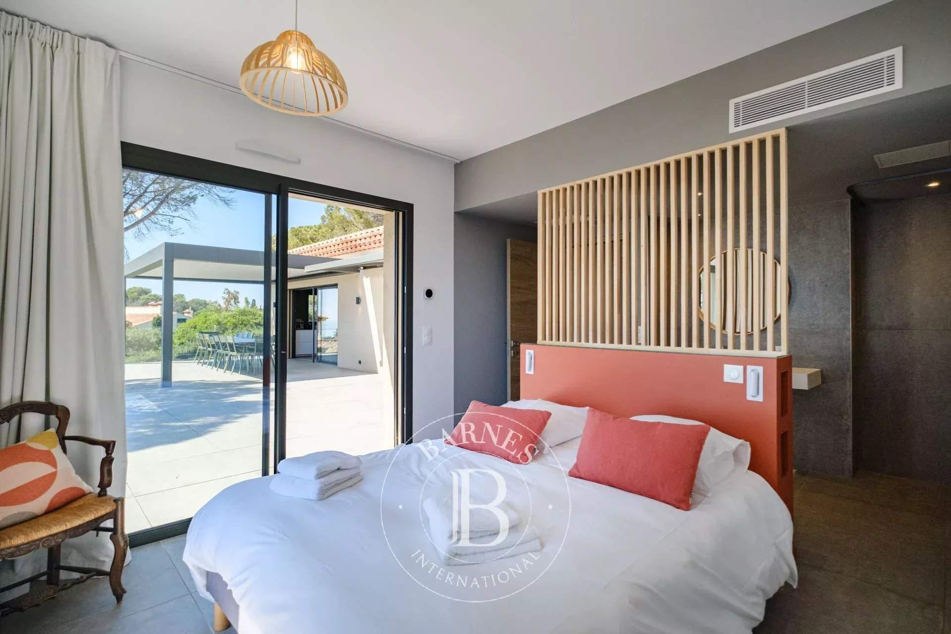 SEASONAL RENTAL - SAINTE-MAXIME - MODERN VILLA - 6 BEDROOMS - SEA VIEW picture 6