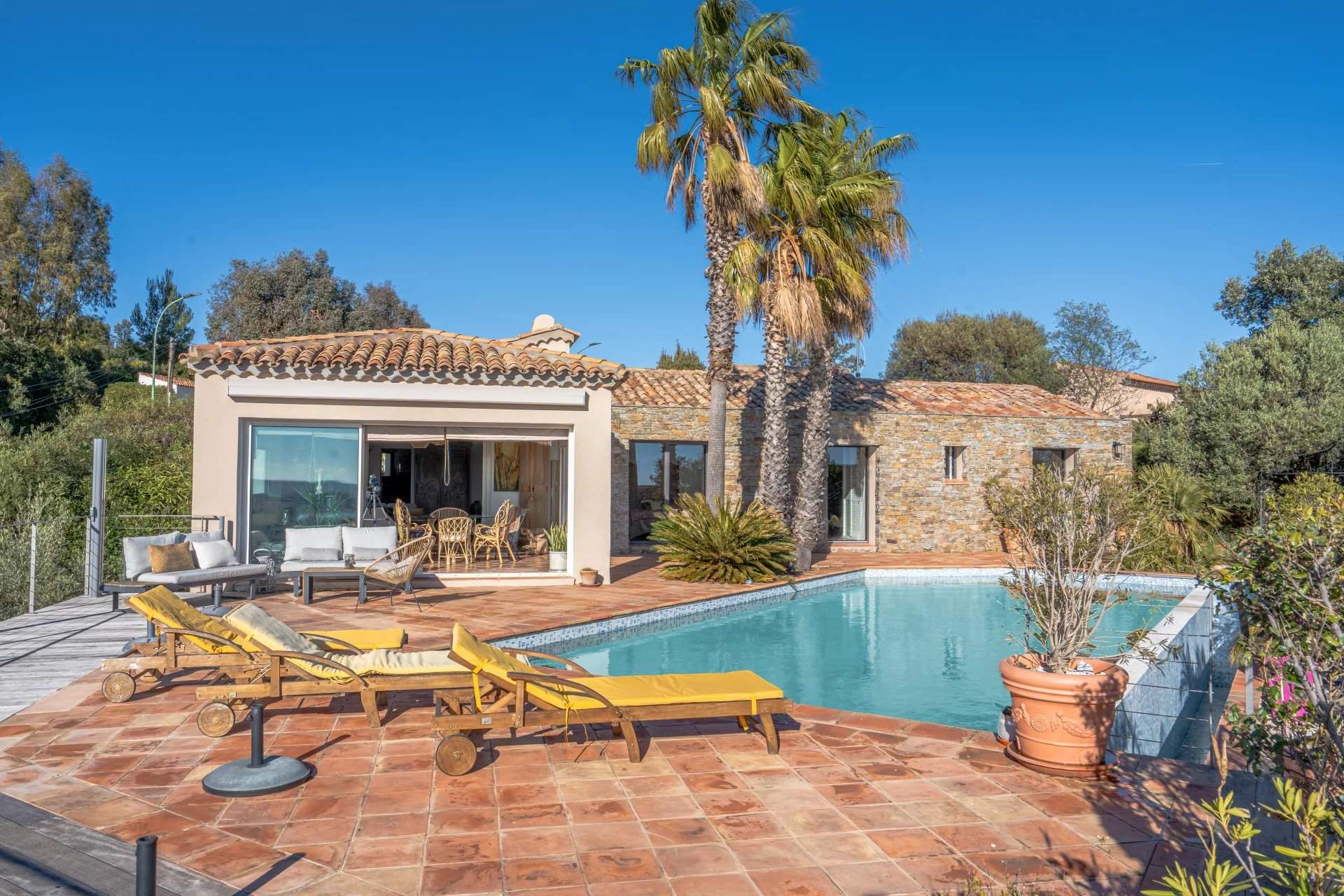 Roquebrune-sur-Argens  - Villa 7 Pi&egrave;ces 4 Chambres - picture 4