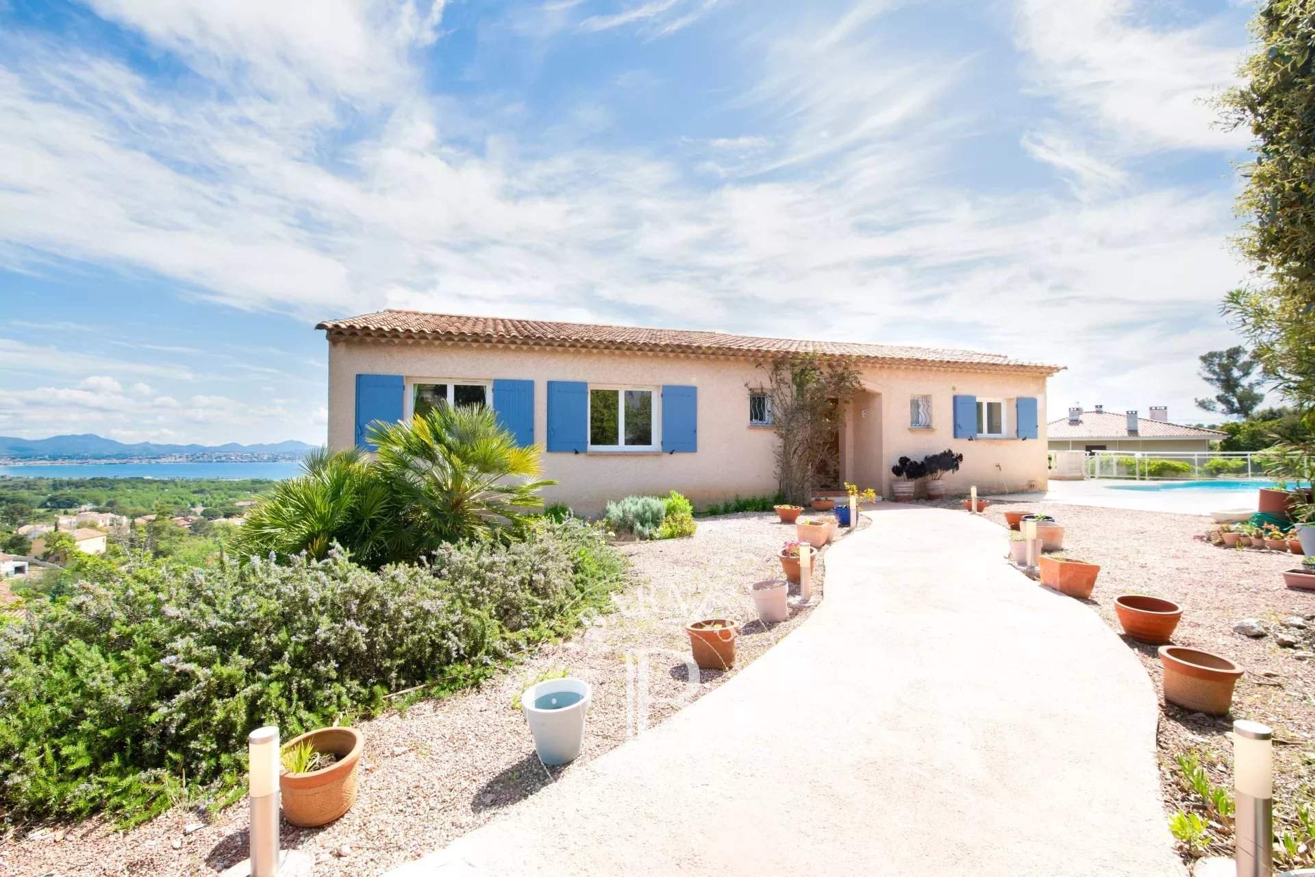 Saint Aygulf  - Maison 8 Pi&egrave;ces - picture 1