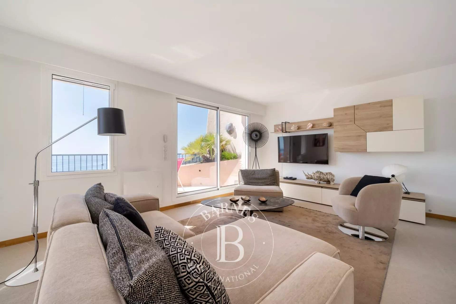 SEASONAL RENTAL picture 12