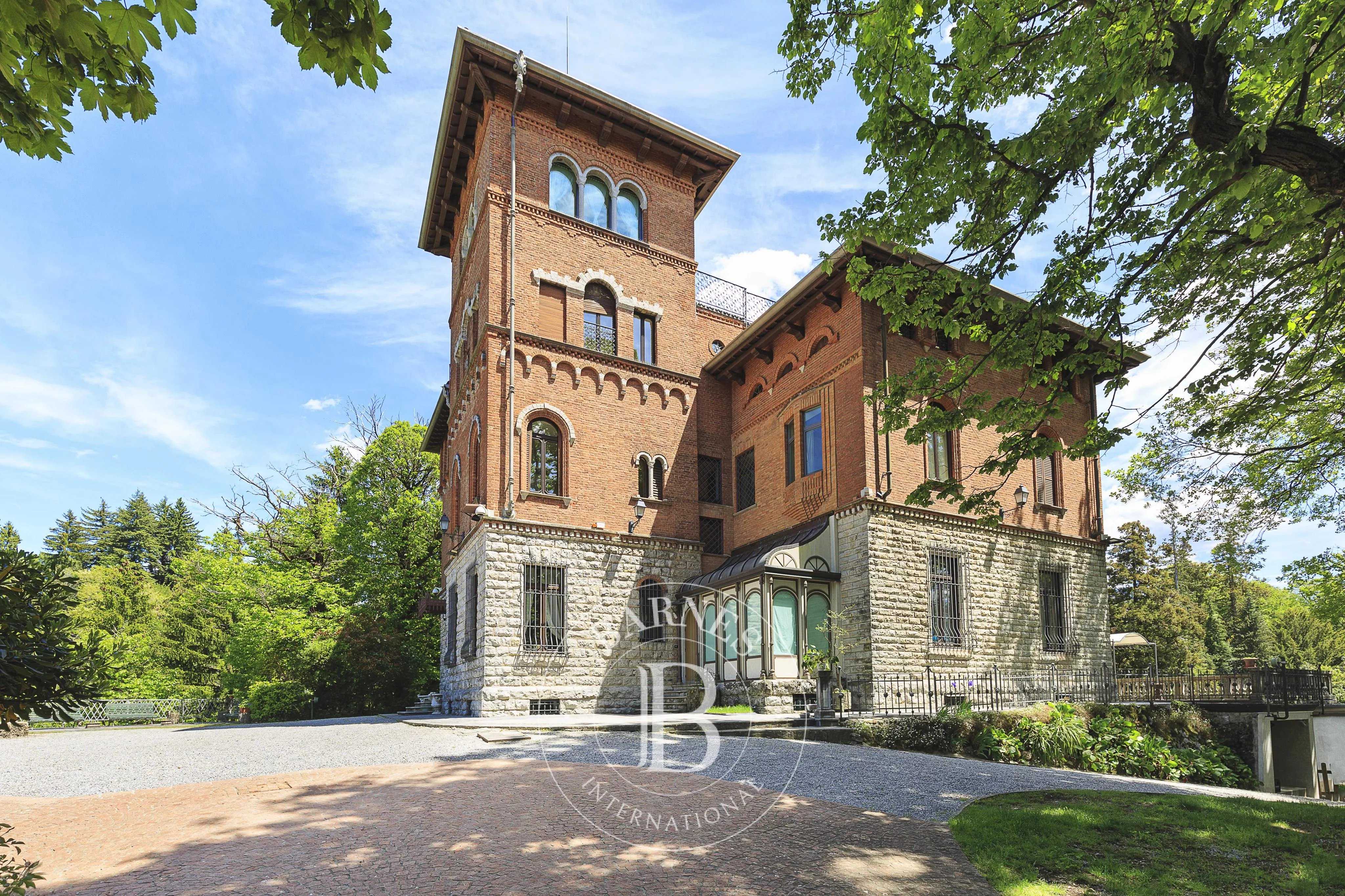 Varese  - Villa 15 Cuartos 11 Habitaciones