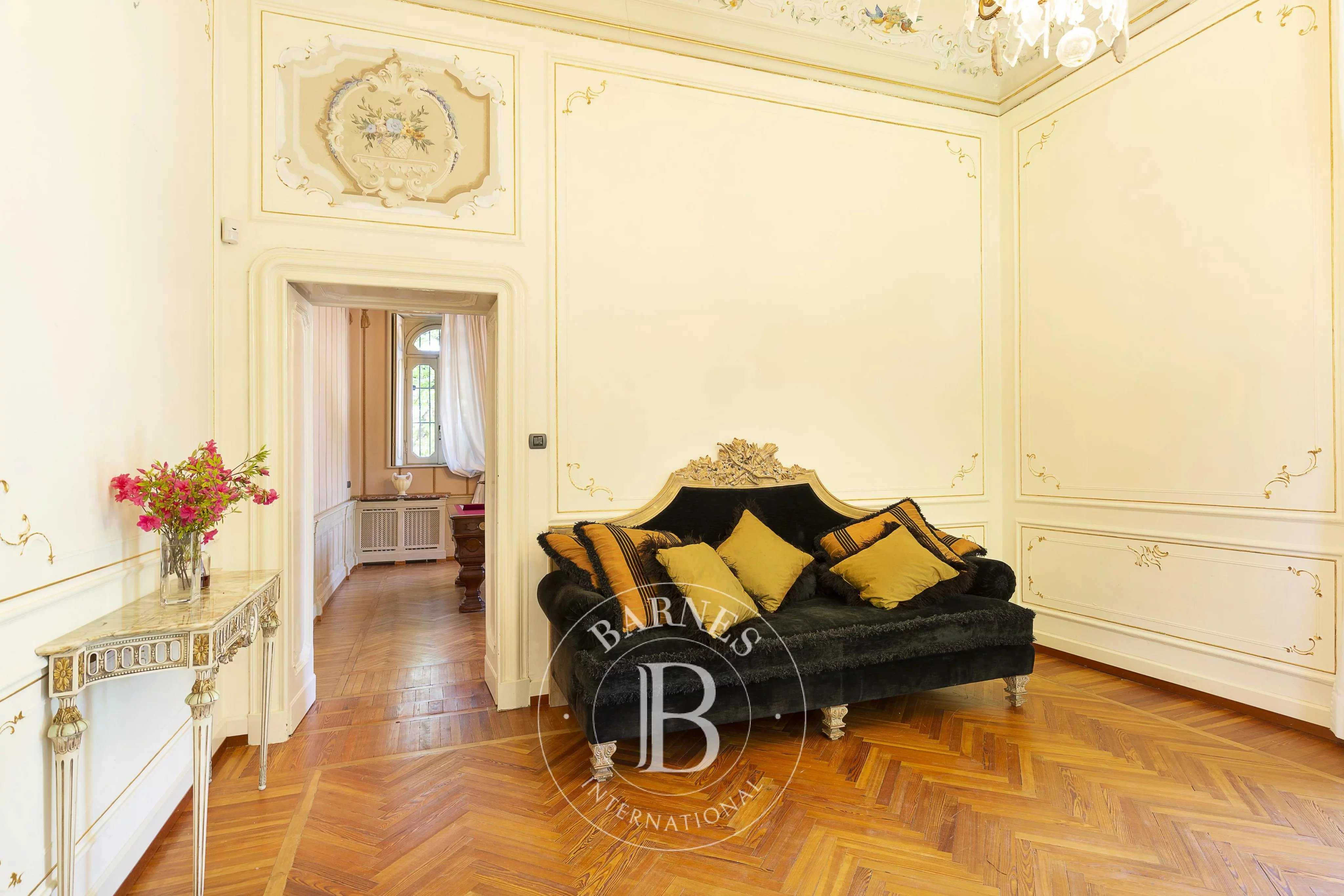 Varese  - Villa 11 Bedrooms