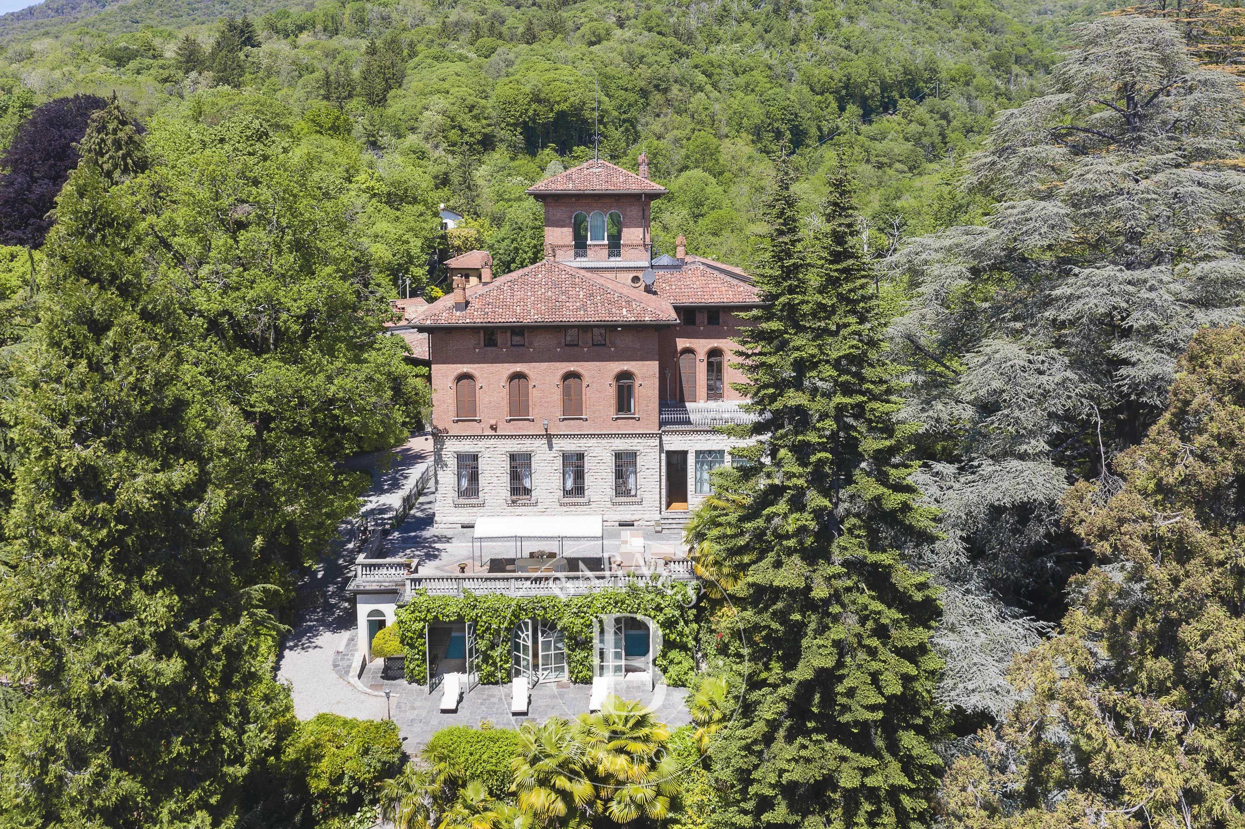 Varese  - Villa 15 Pièces 11 Chambres