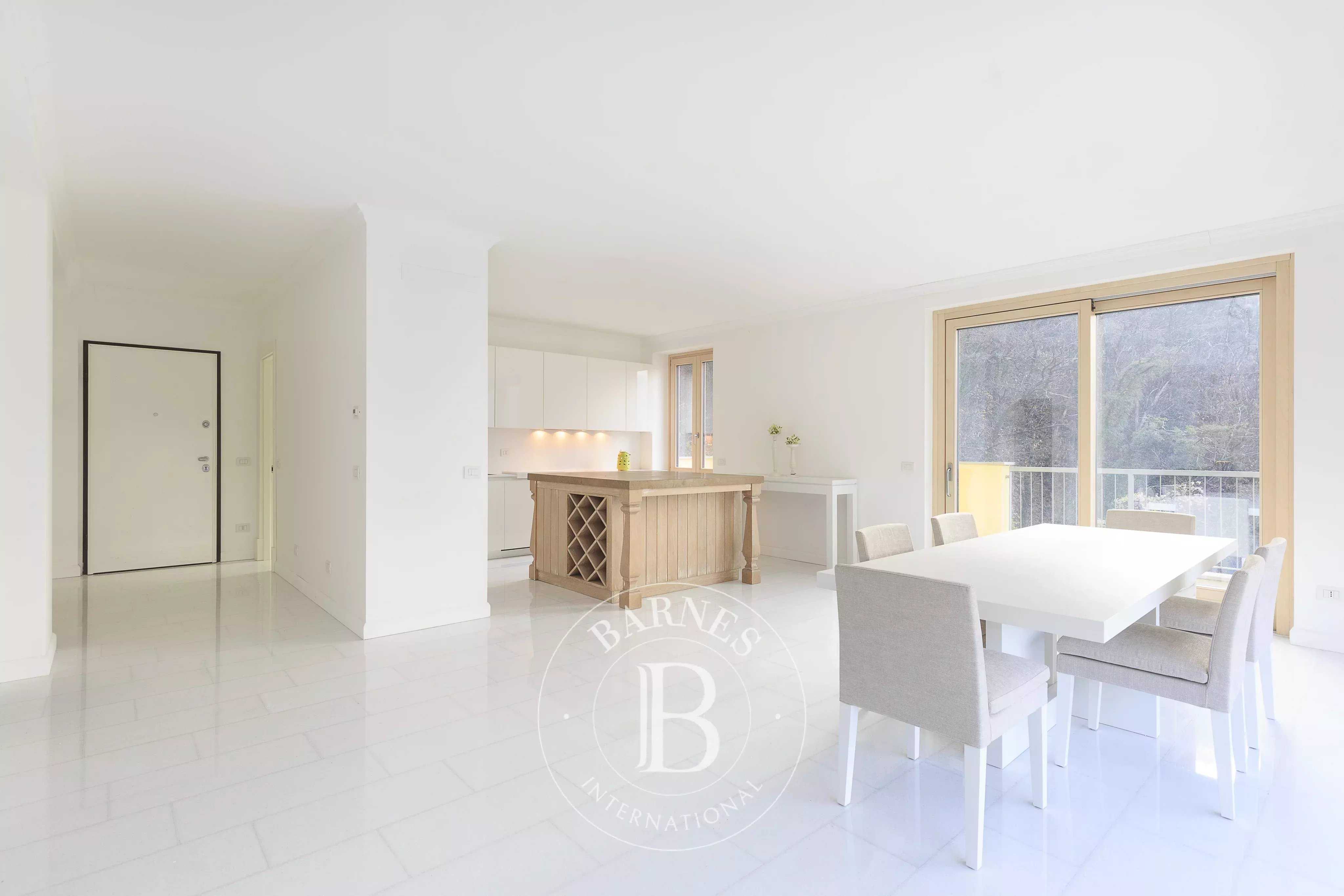 Campione d'Italia  - Appartement 6 Pièces 4 Chambres