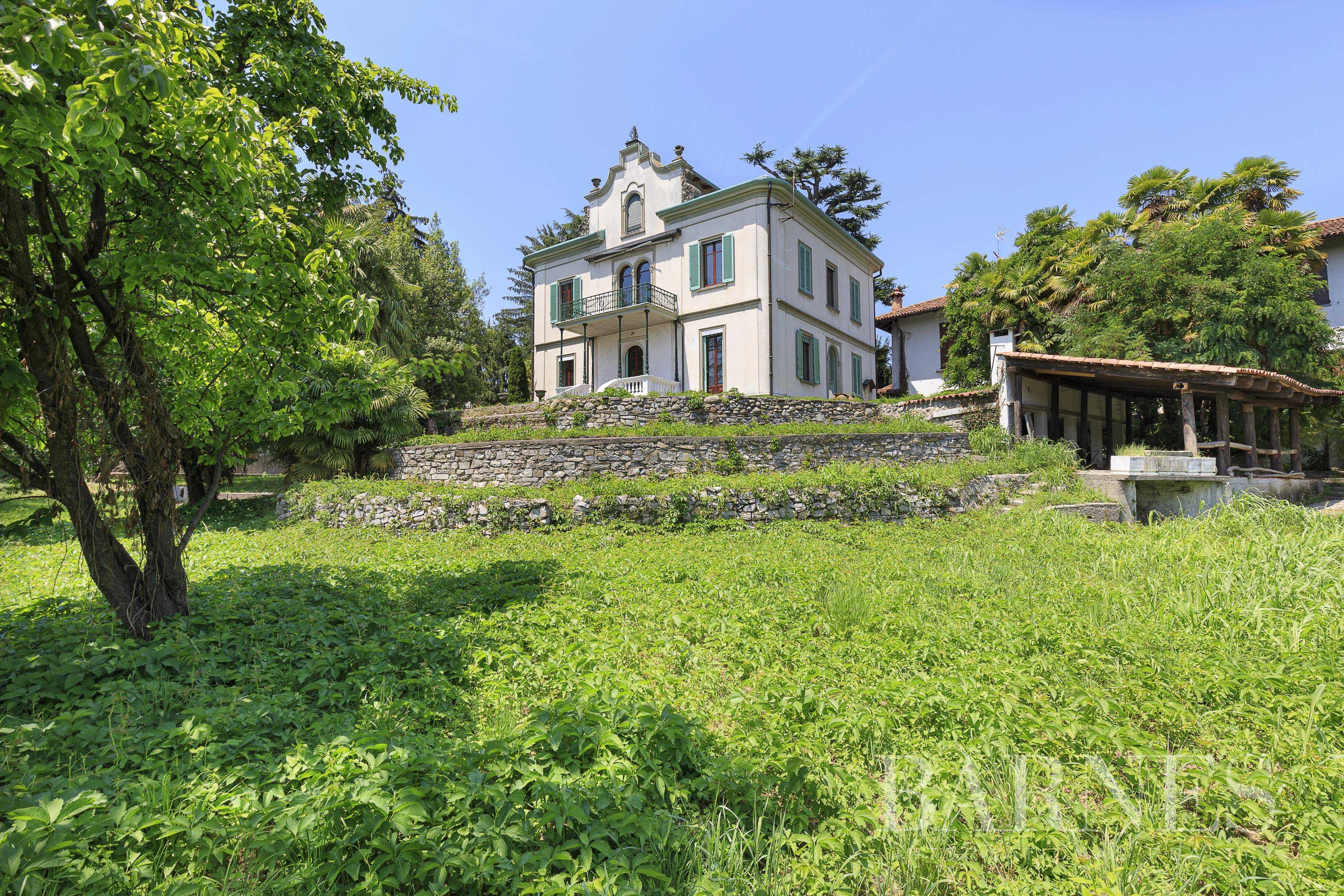 Villa Montano Lucino  -  ref 7000909 (picture 1)
