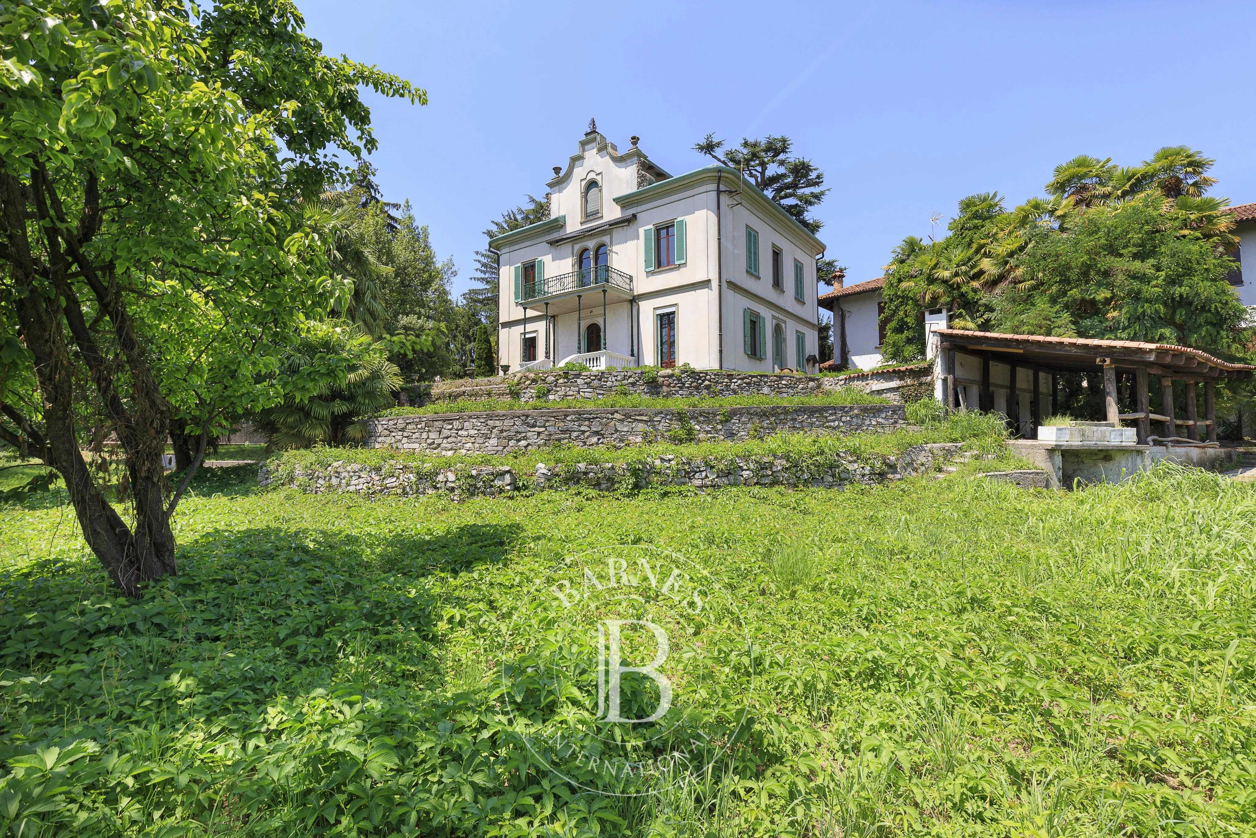 Villa Montano Lucino  -  ref 7000909 (picture 1)