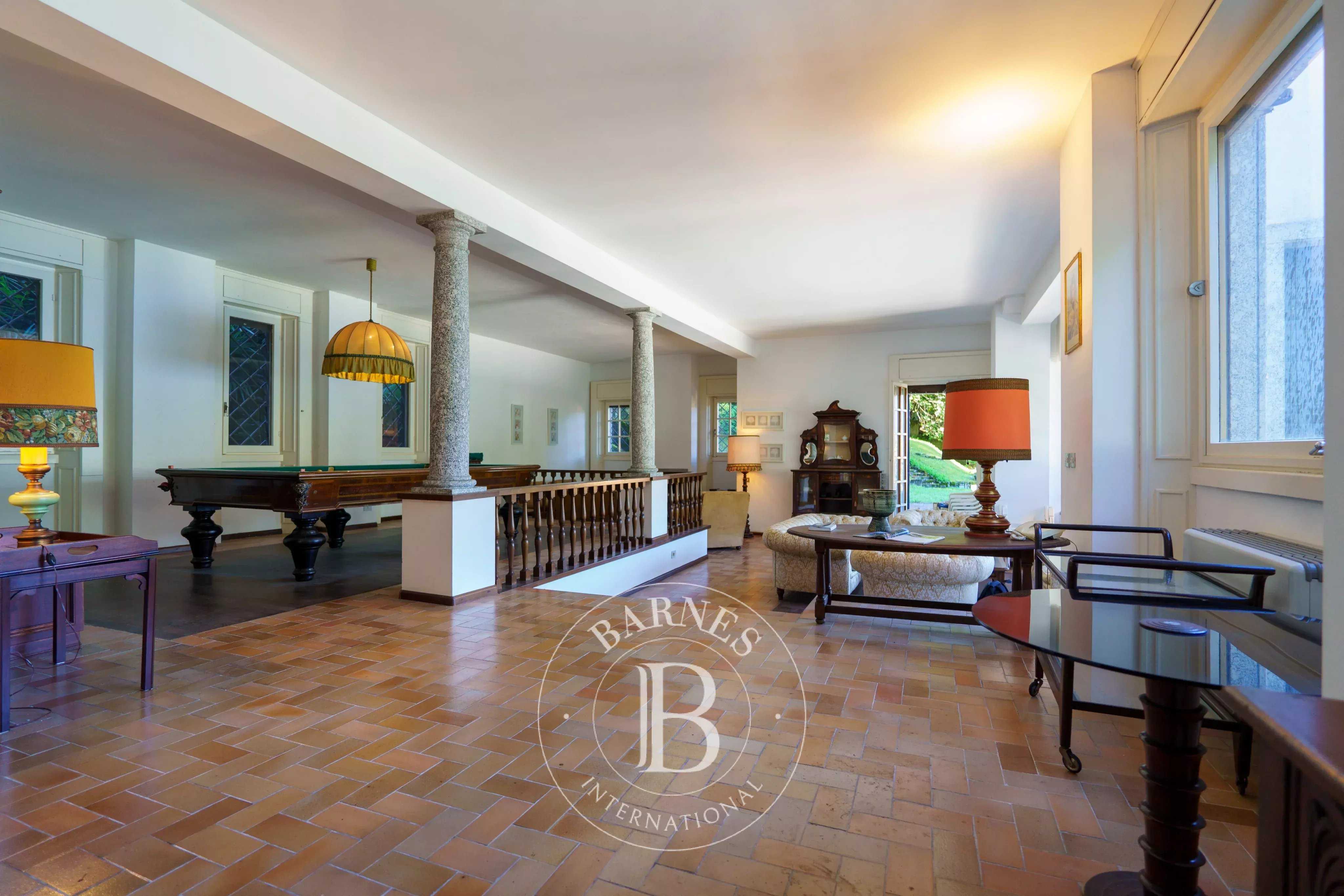 Villa Como  -  ref 83818775 (picture 1)