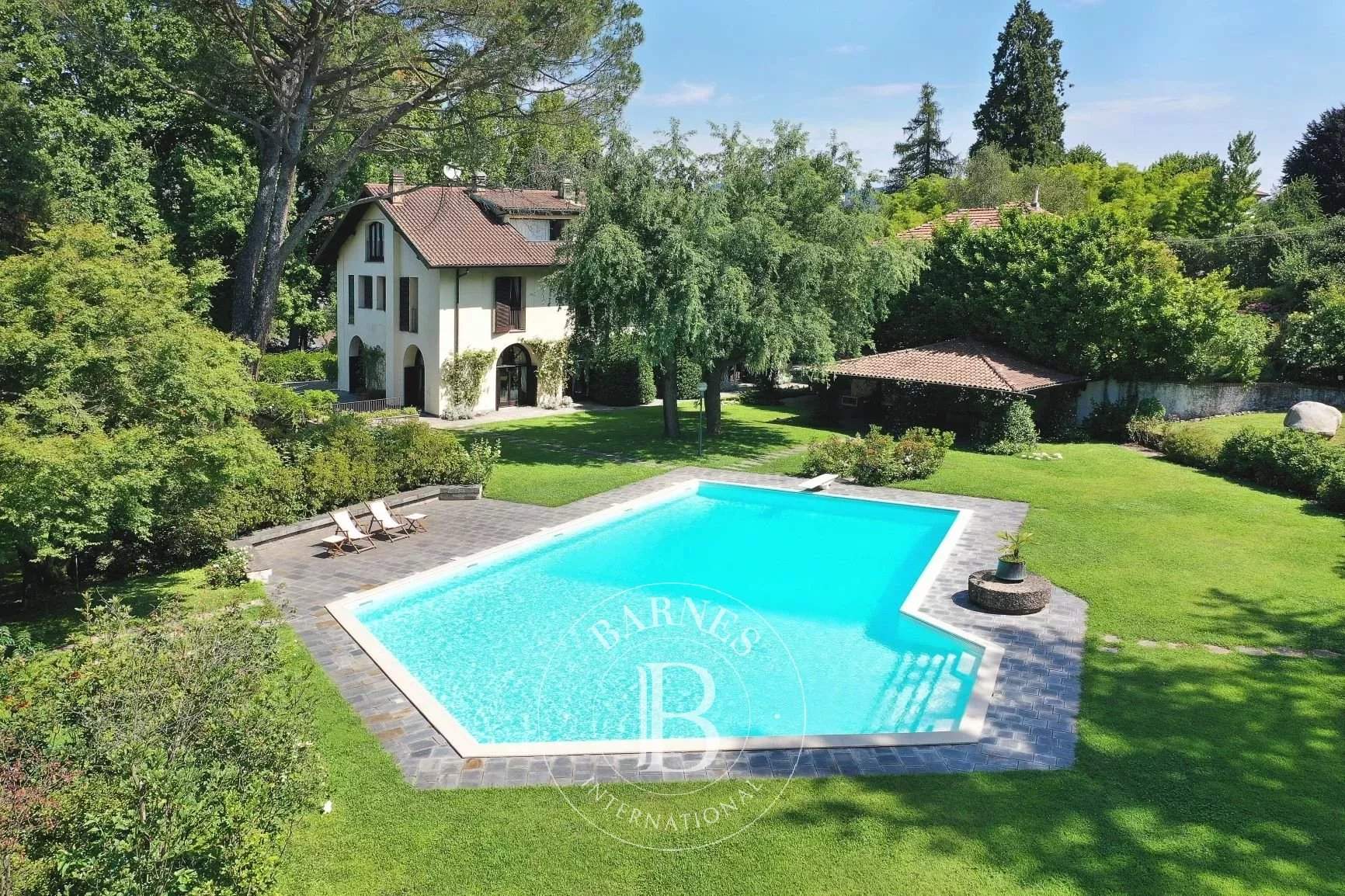 Castelletto sopra Ticino  - Villa 8 Bedrooms - picture 1