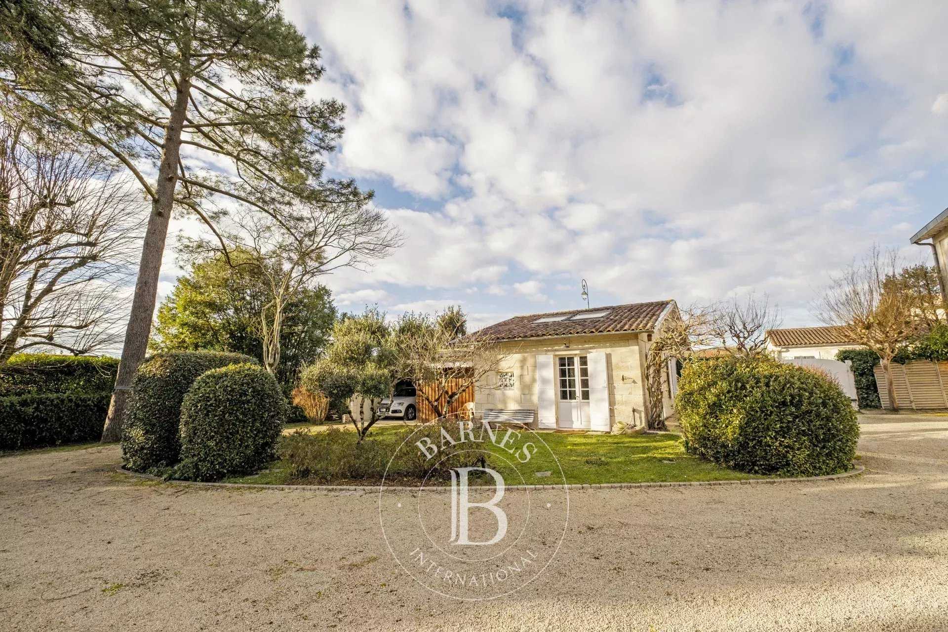 Carignan-de-Bordeaux  - Maison 10 Pi&egrave;ces 5 Chambres