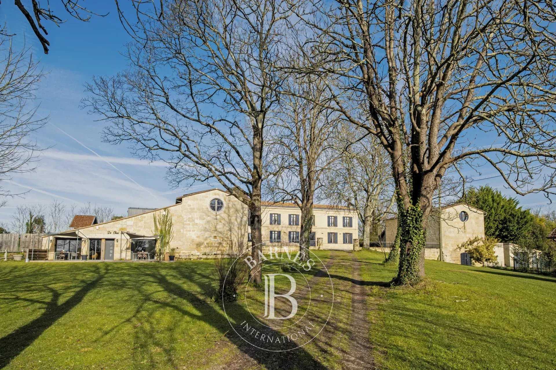 Prignac-et-Marcamps  - Property 10 Bedrooms