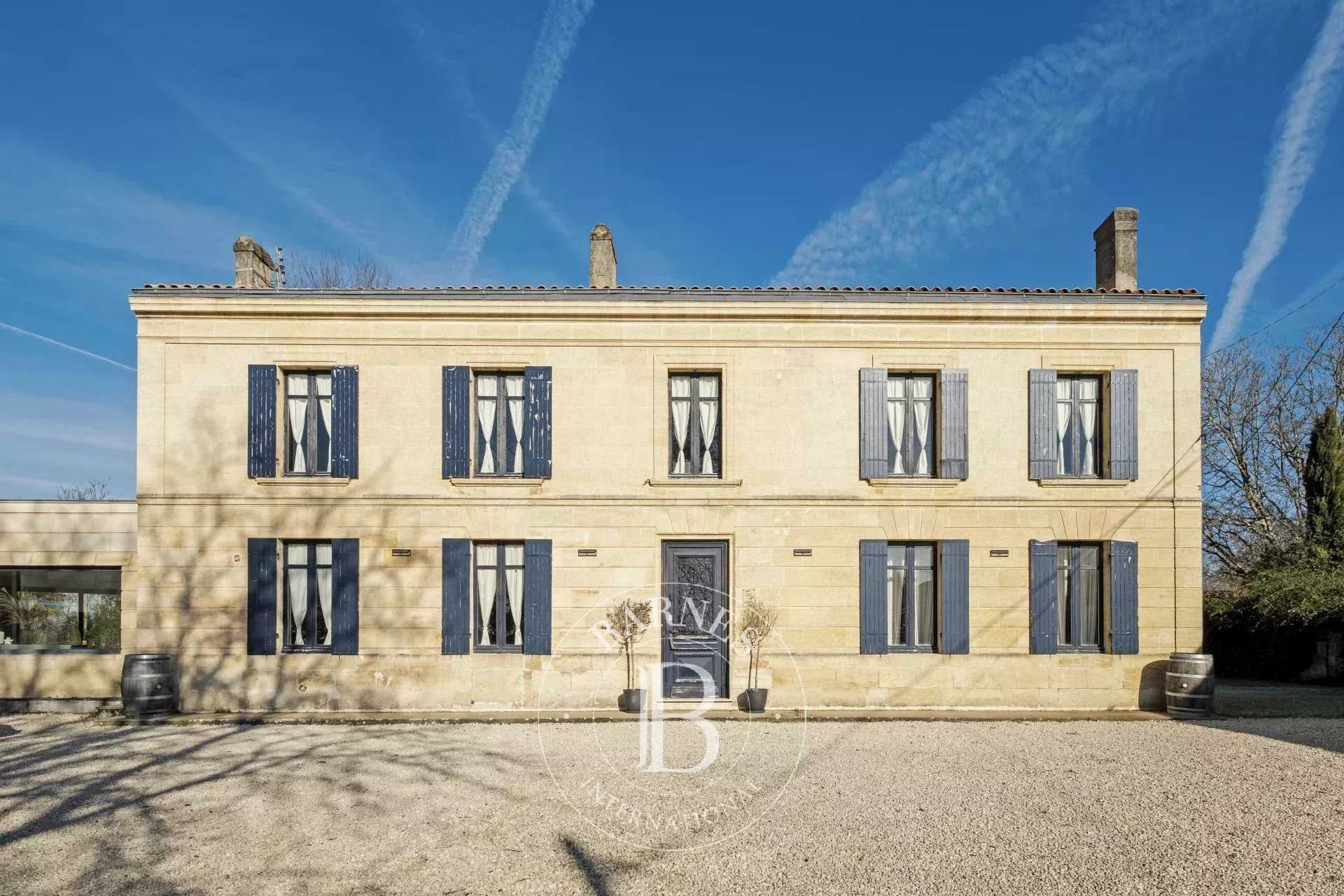 Prignac-et-Marcamps  - Property 10 Bedrooms