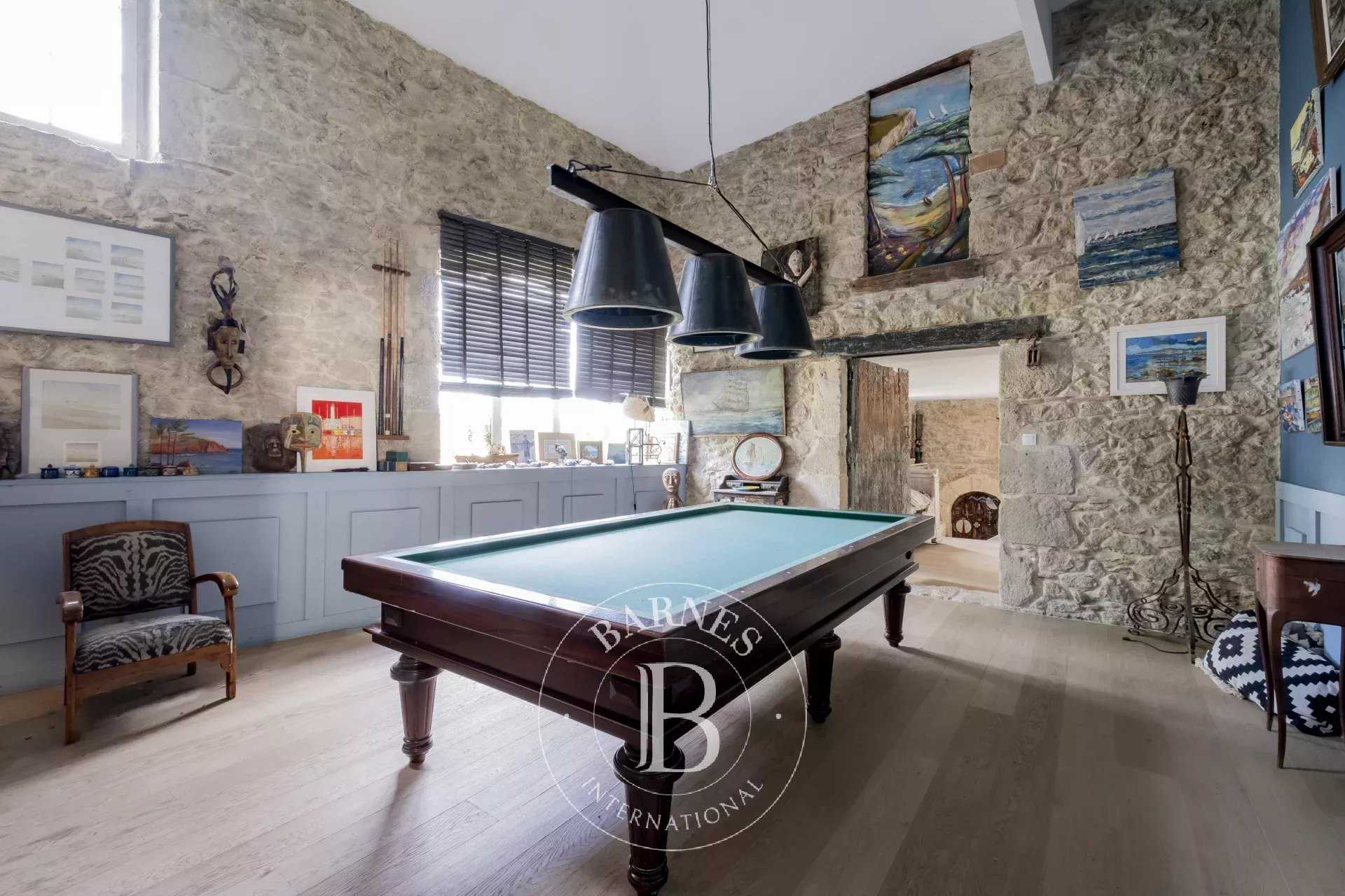 Langon  - Maison 20 Pi&egrave;ces 9 Chambres